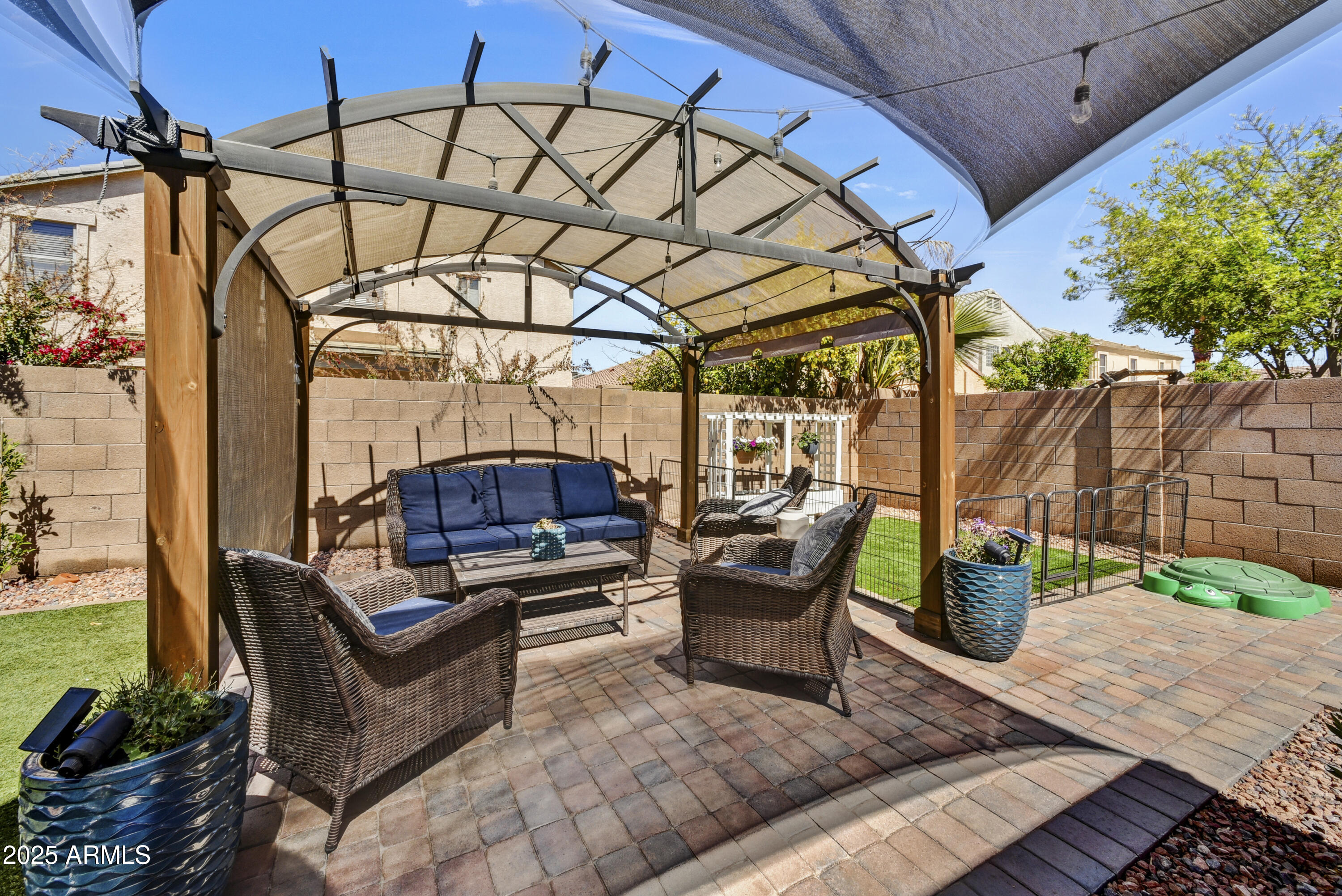 9122 W RIVERSIDE Avenue