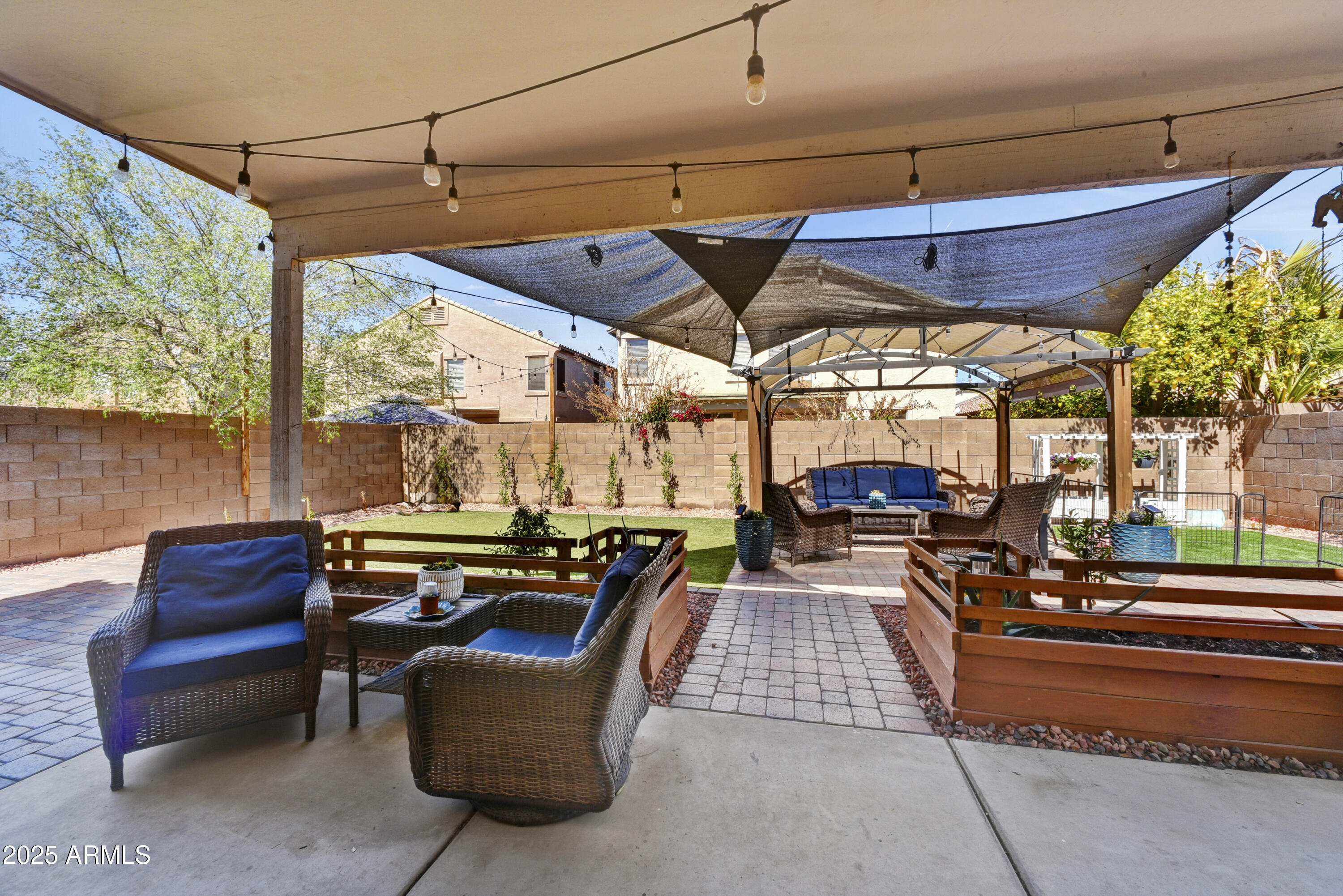 9122 W RIVERSIDE Avenue