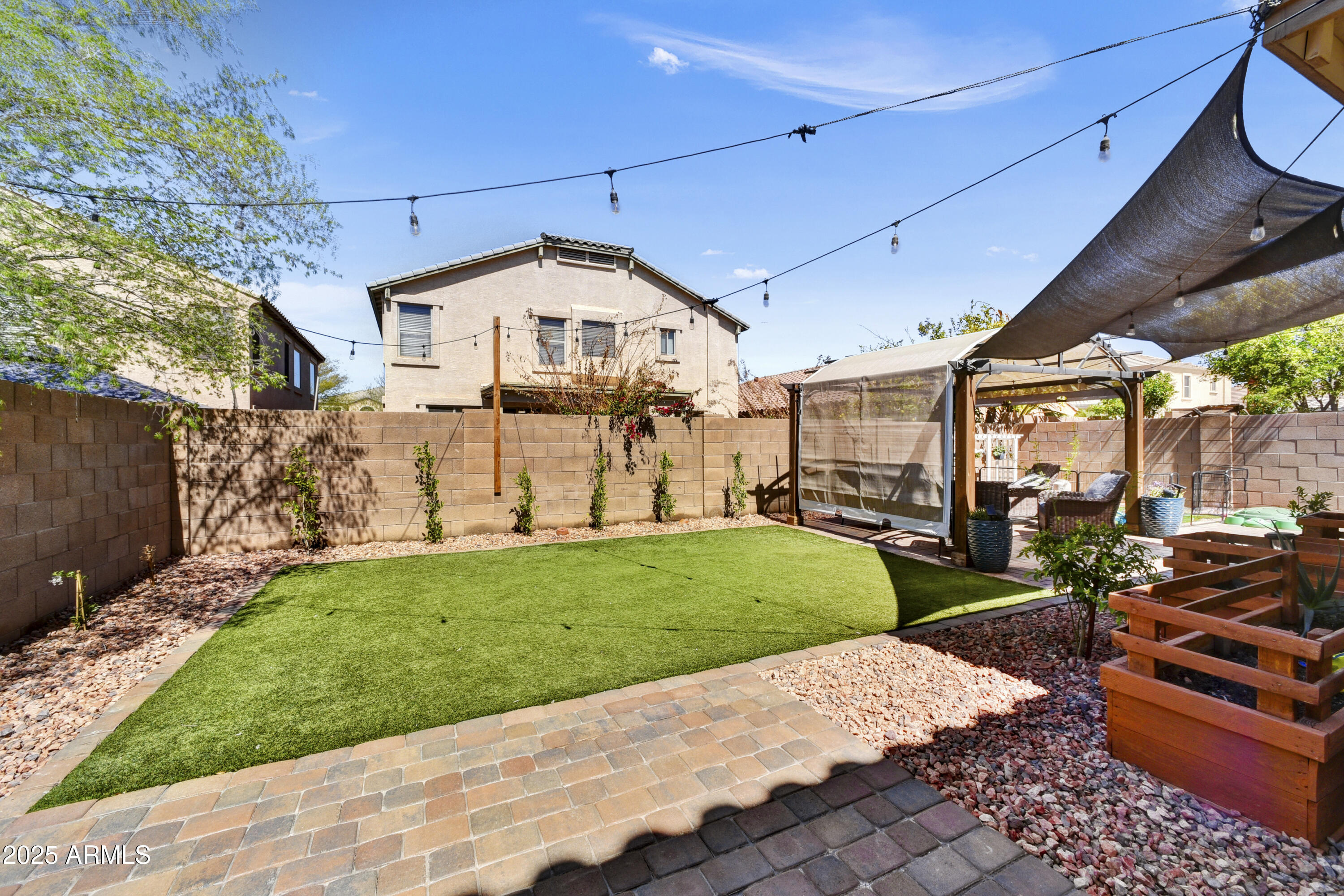 9122 W RIVERSIDE Avenue