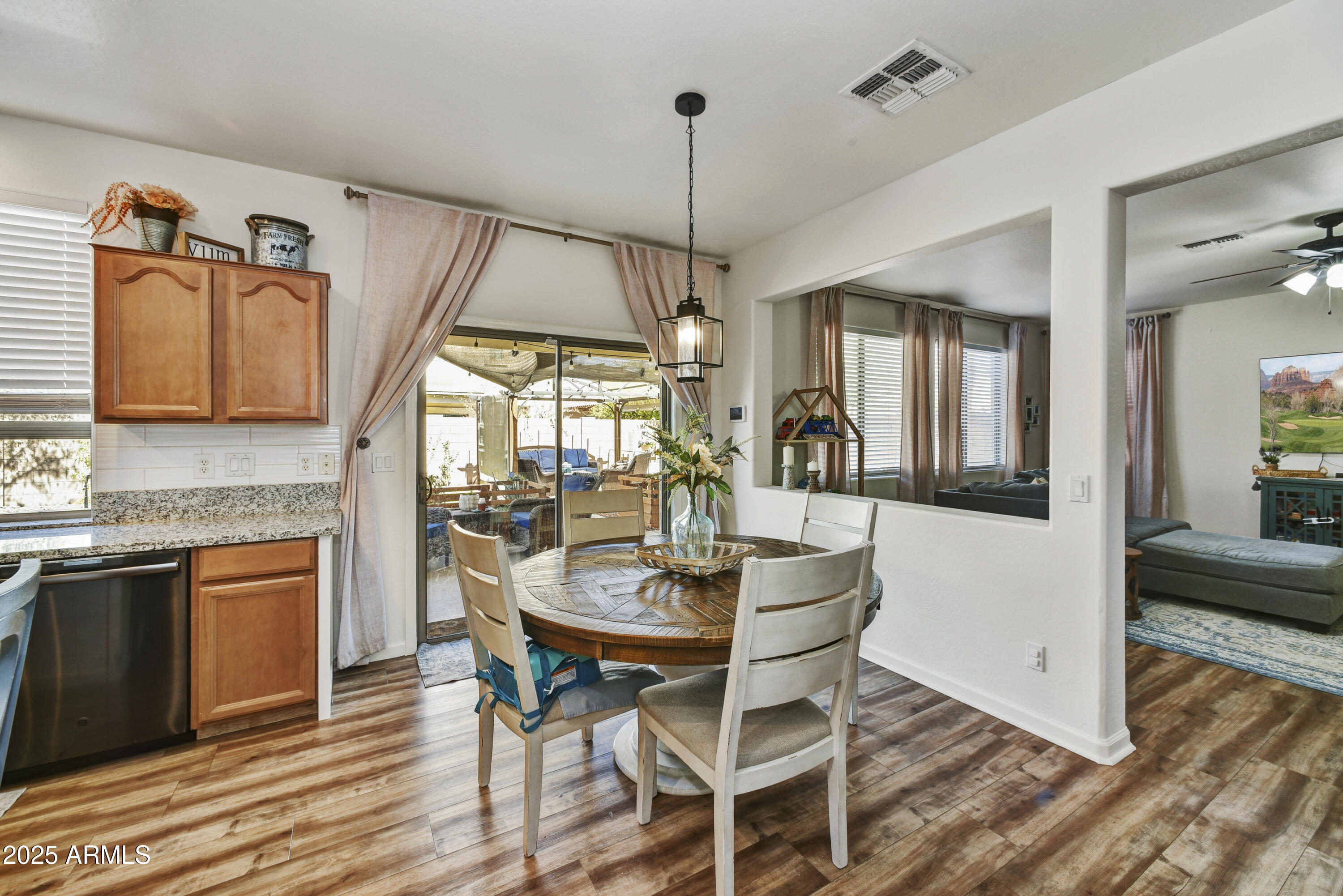 9122 W RIVERSIDE Avenue