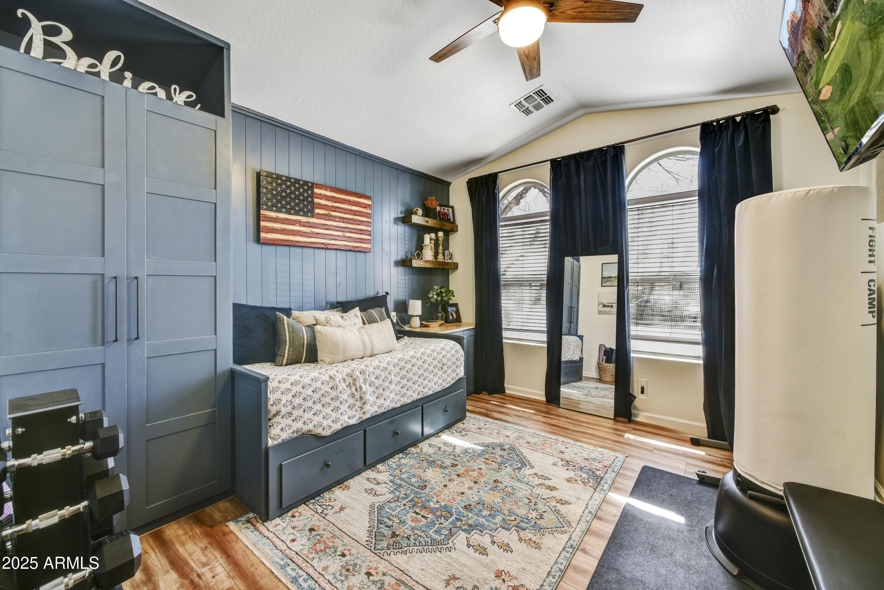 9122 W RIVERSIDE Avenue