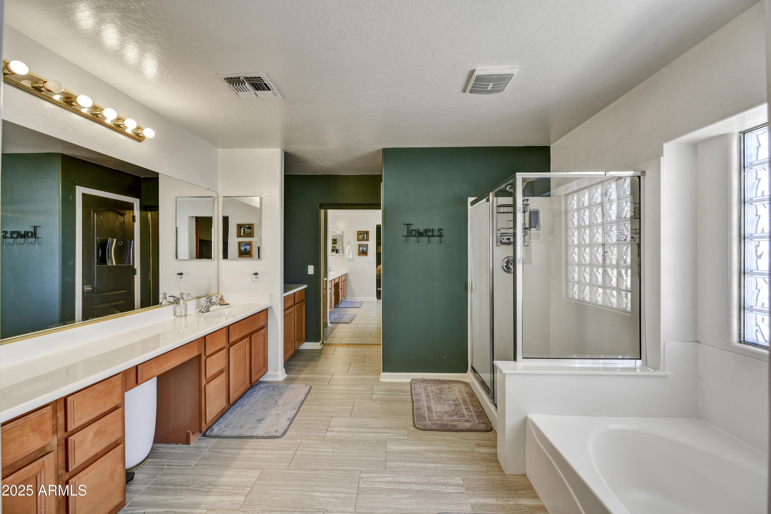 9122 W RIVERSIDE Avenue