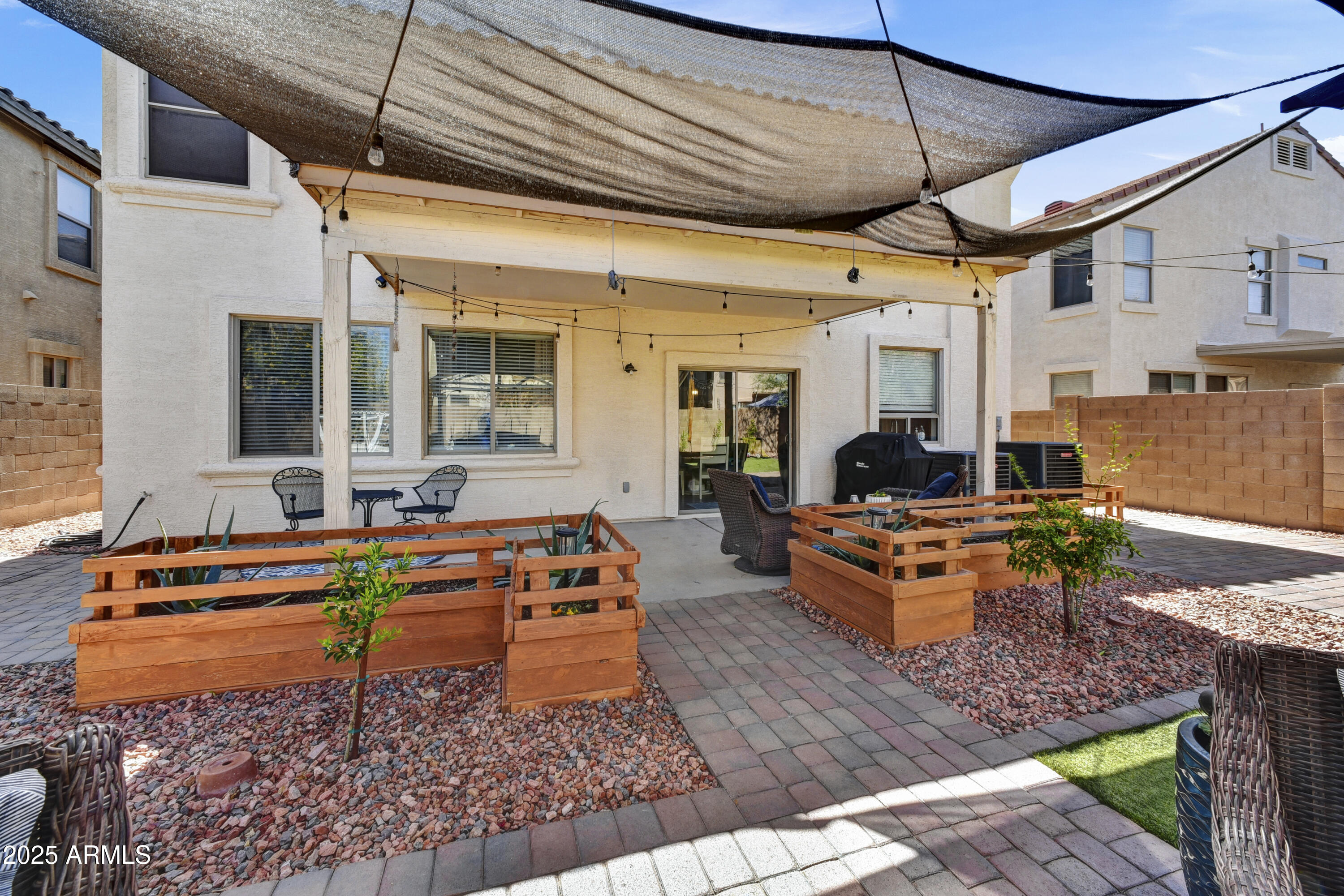 9122 W RIVERSIDE Avenue