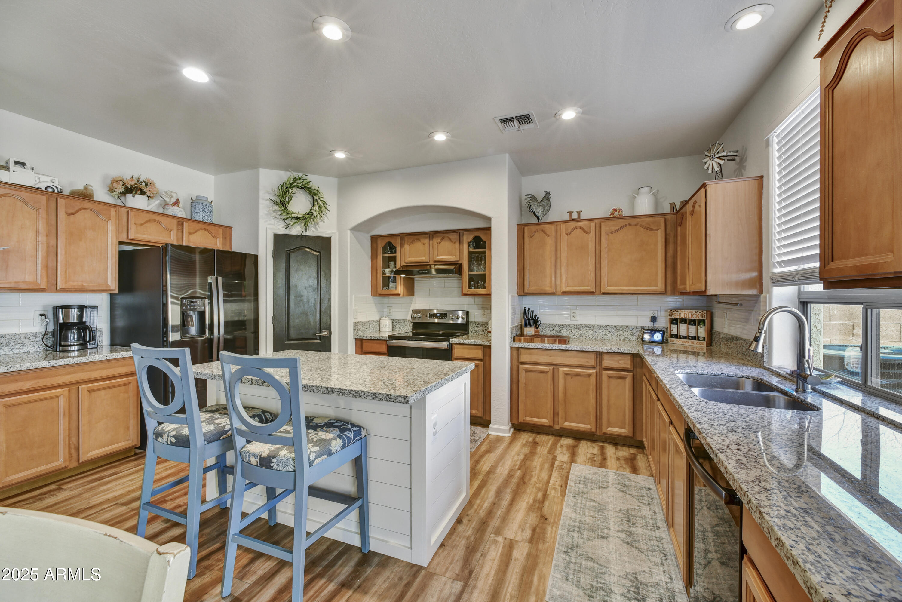 9122 W RIVERSIDE Avenue