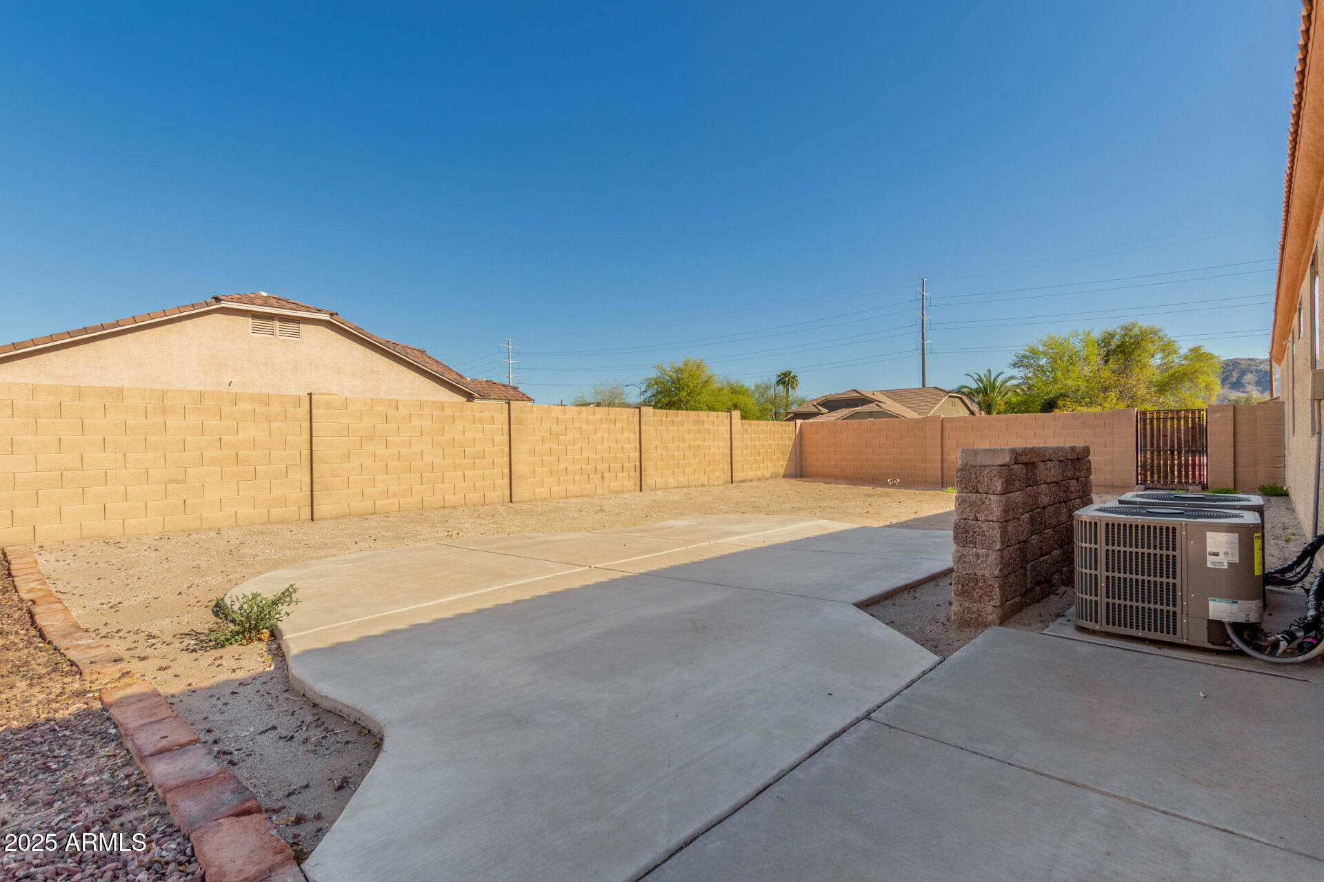 2406 W Darrow Street