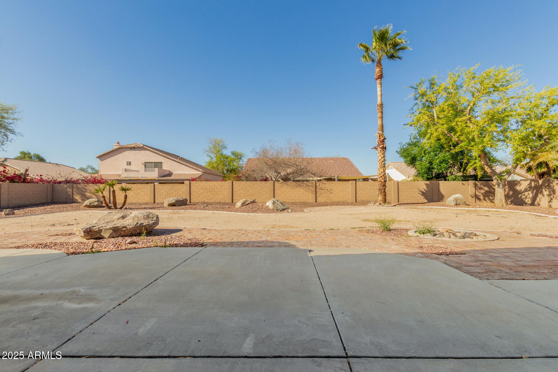 2406 W Darrow Street