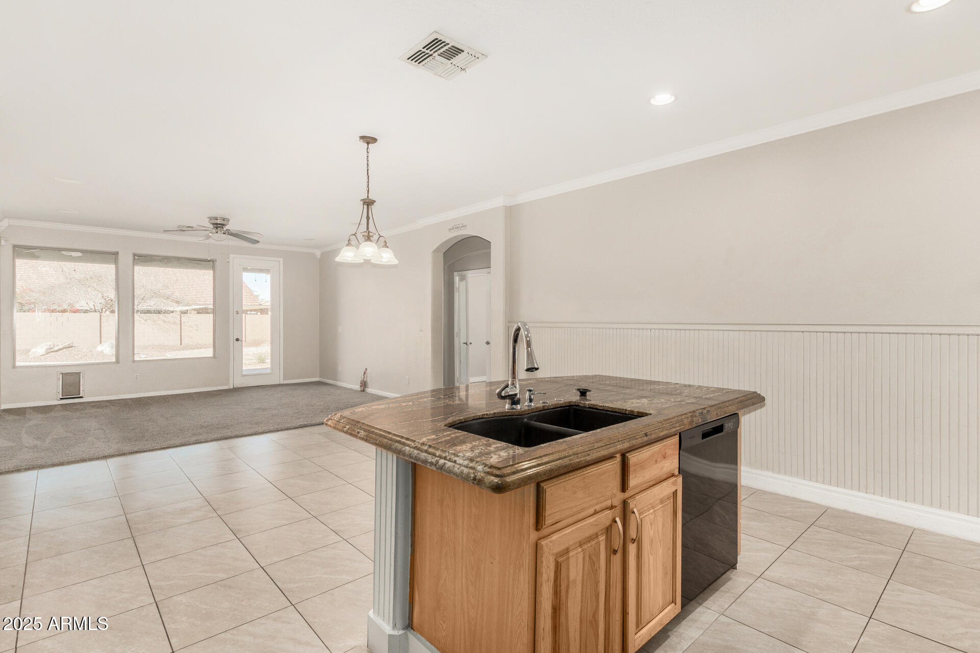 2406 W Darrow Street