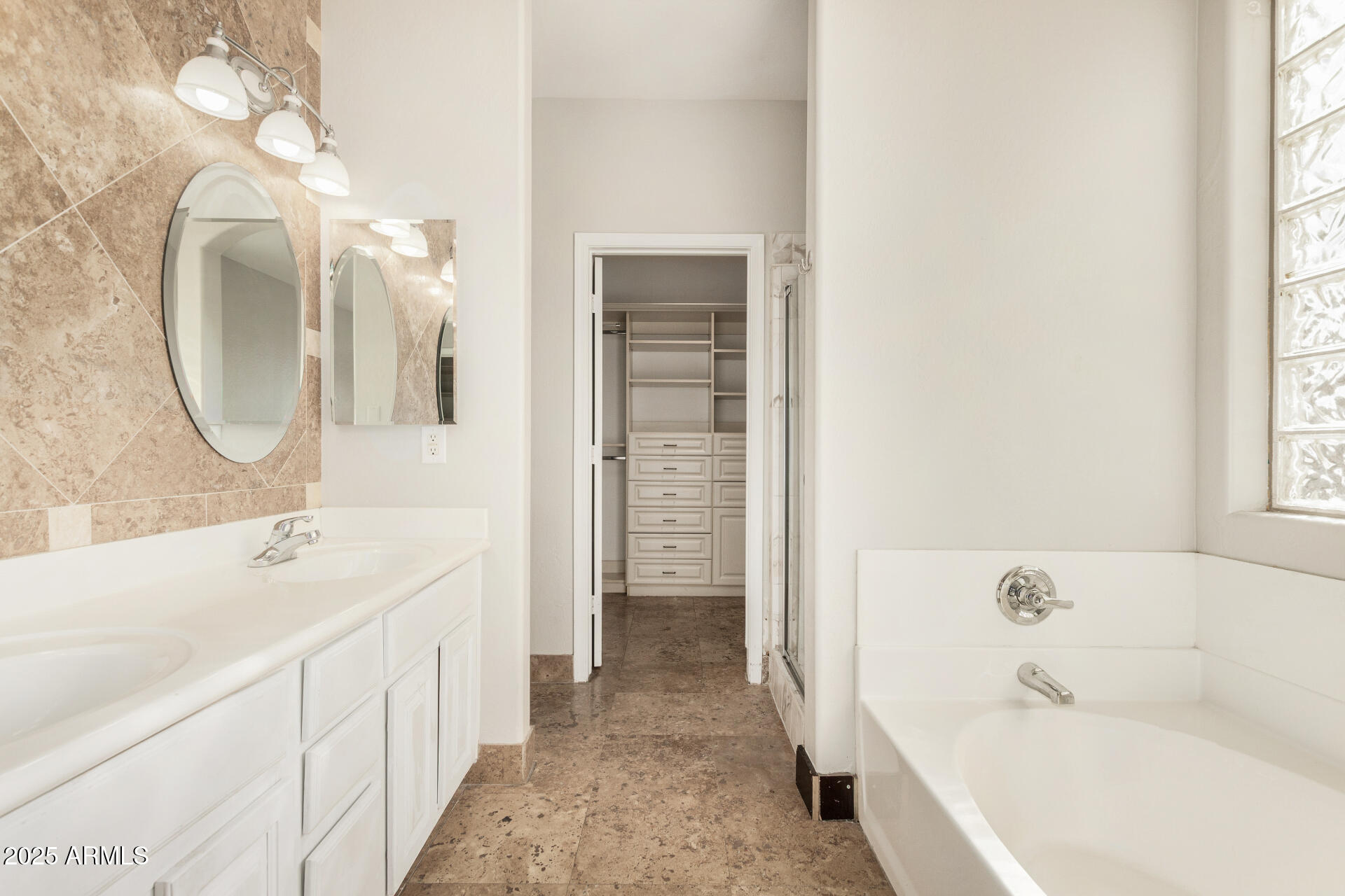 2406 W Darrow Street