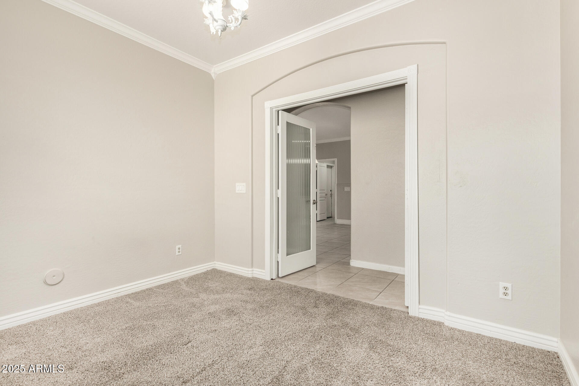 2406 W Darrow Street