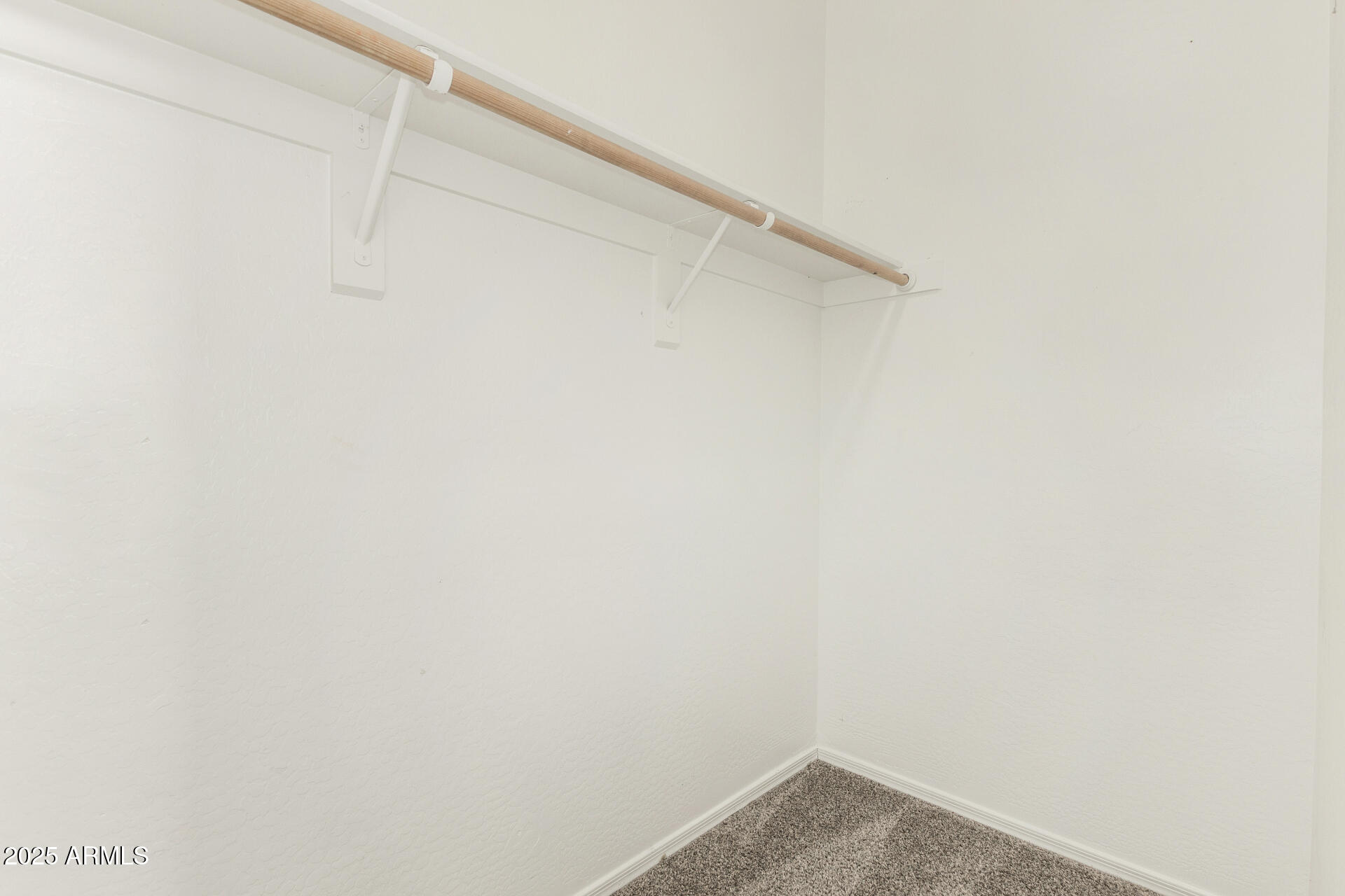 2406 W Darrow Street