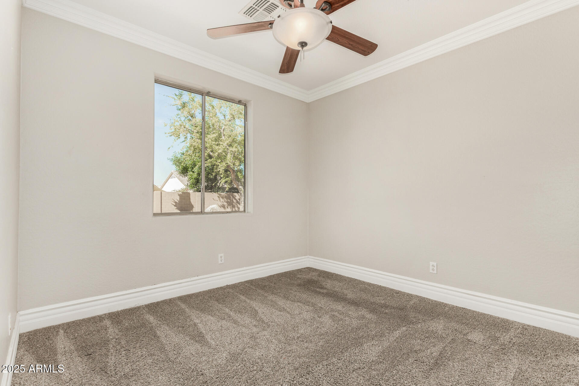 2406 W Darrow Street