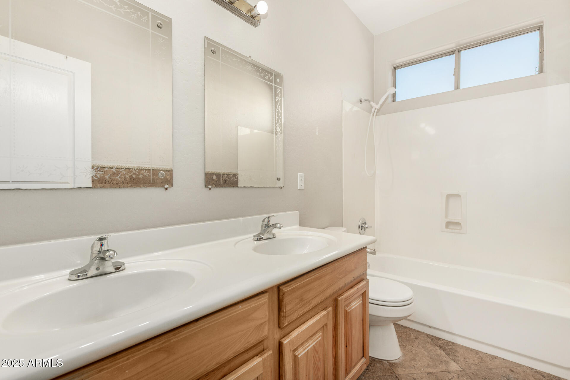 2406 W Darrow Street