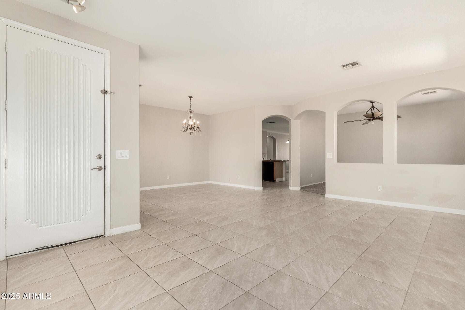 2406 W Darrow Street