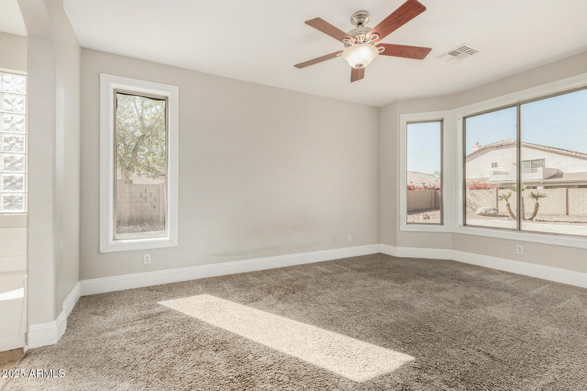 2406 W Darrow Street