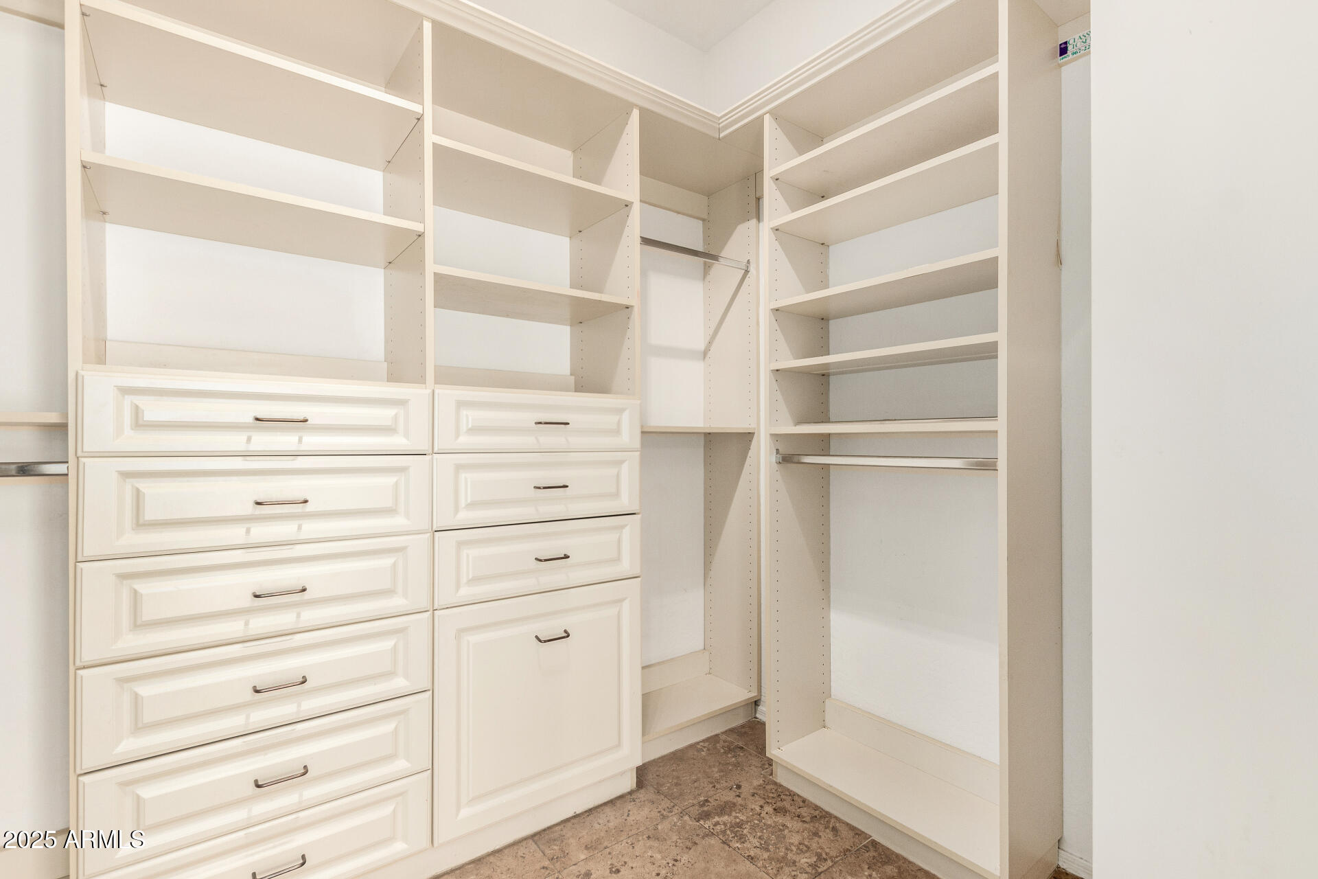 2406 W Darrow Street