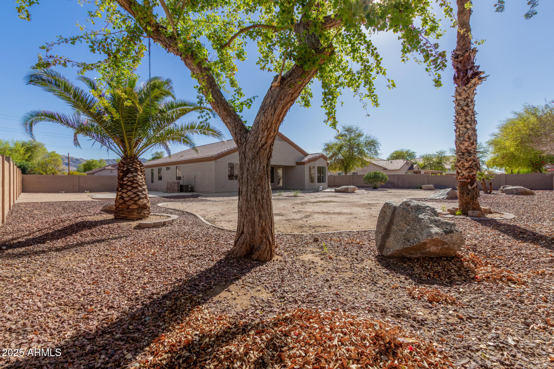 2406 W Darrow Street