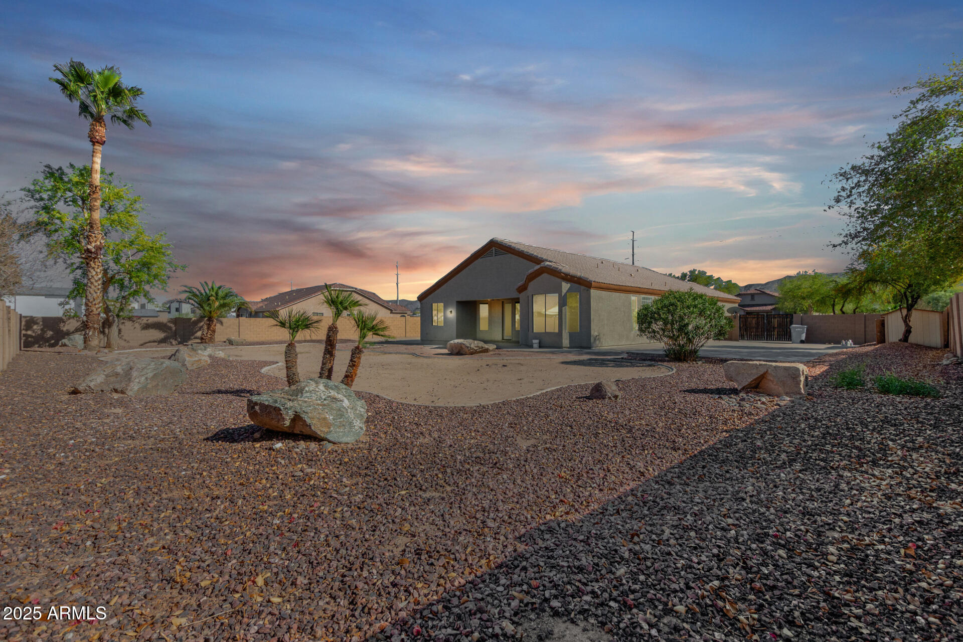 2406 W Darrow Street