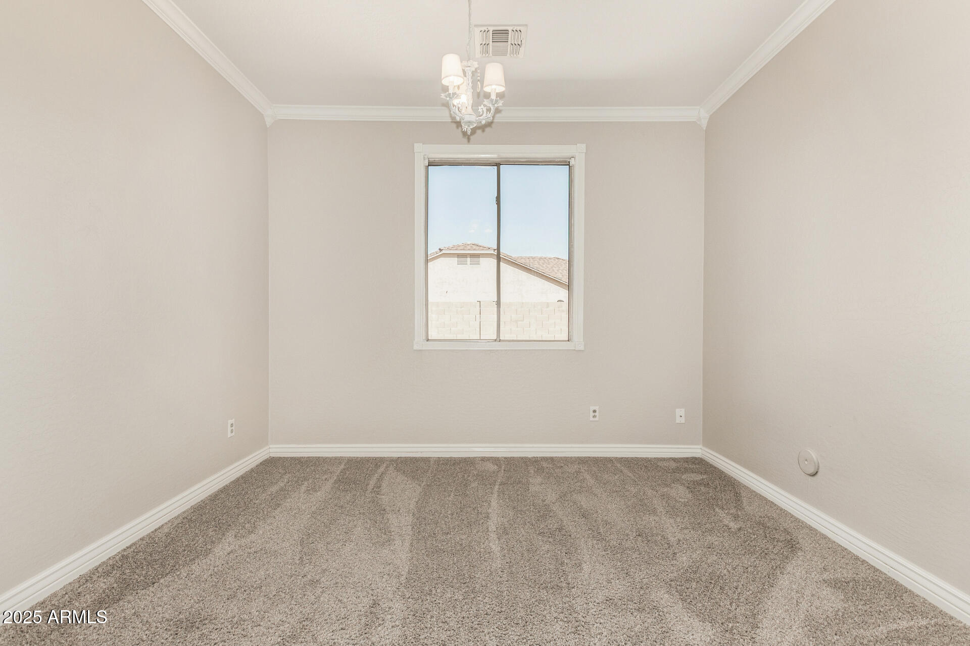 2406 W Darrow Street