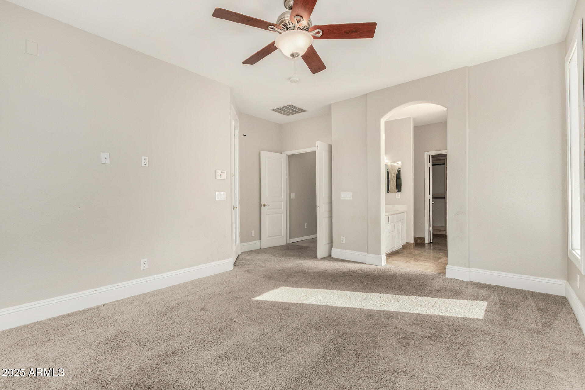 2406 W Darrow Street