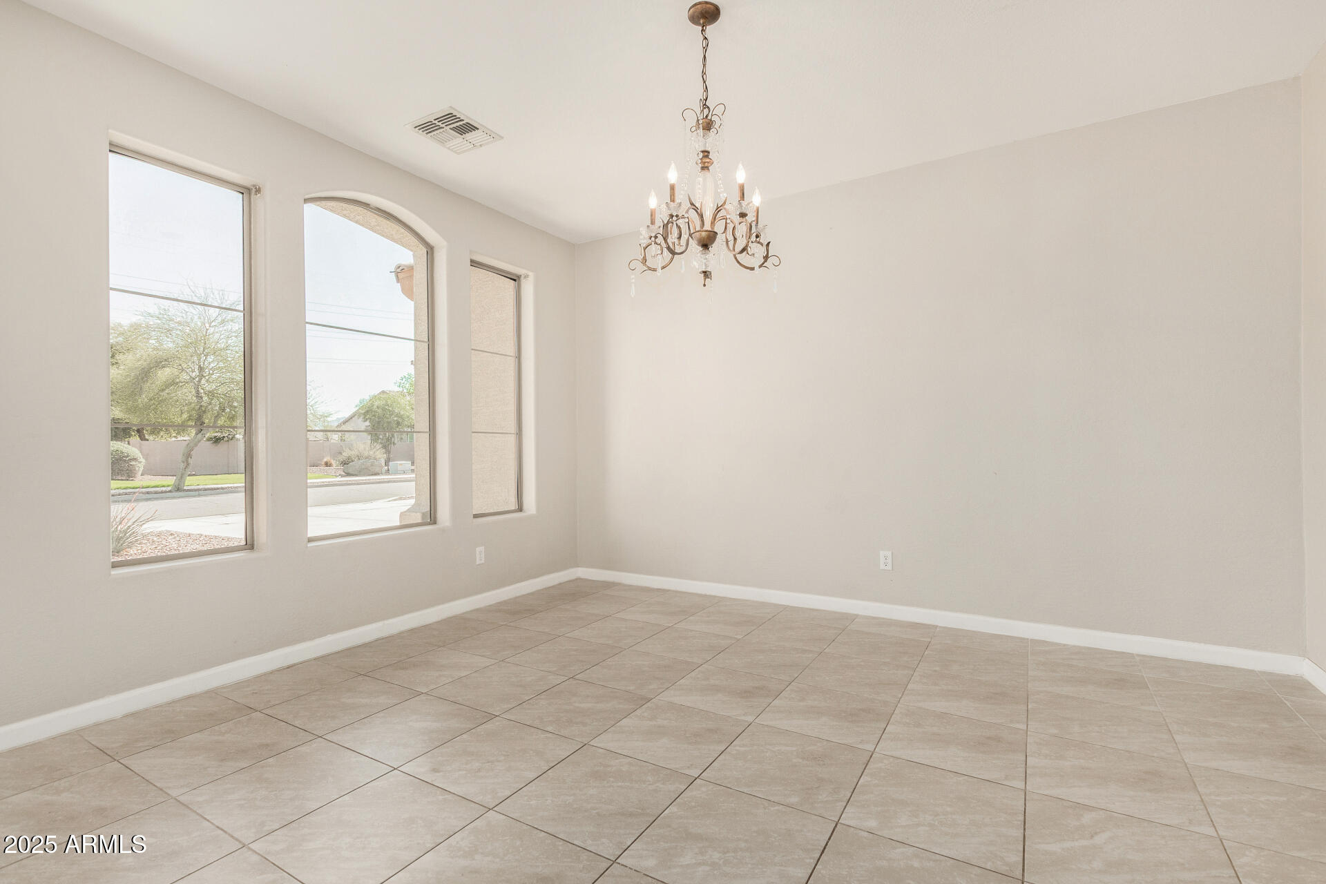 2406 W Darrow Street