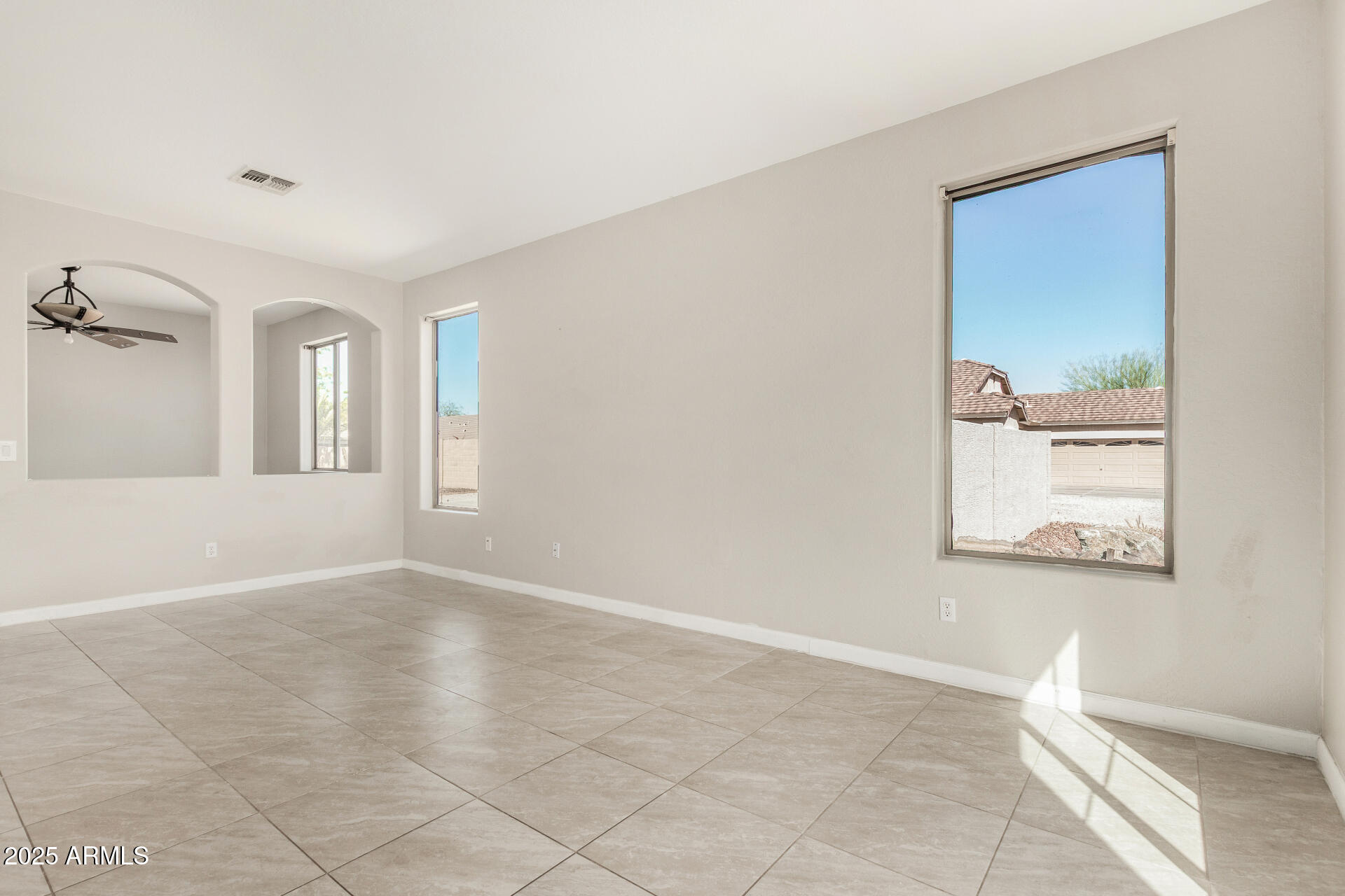 2406 W Darrow Street