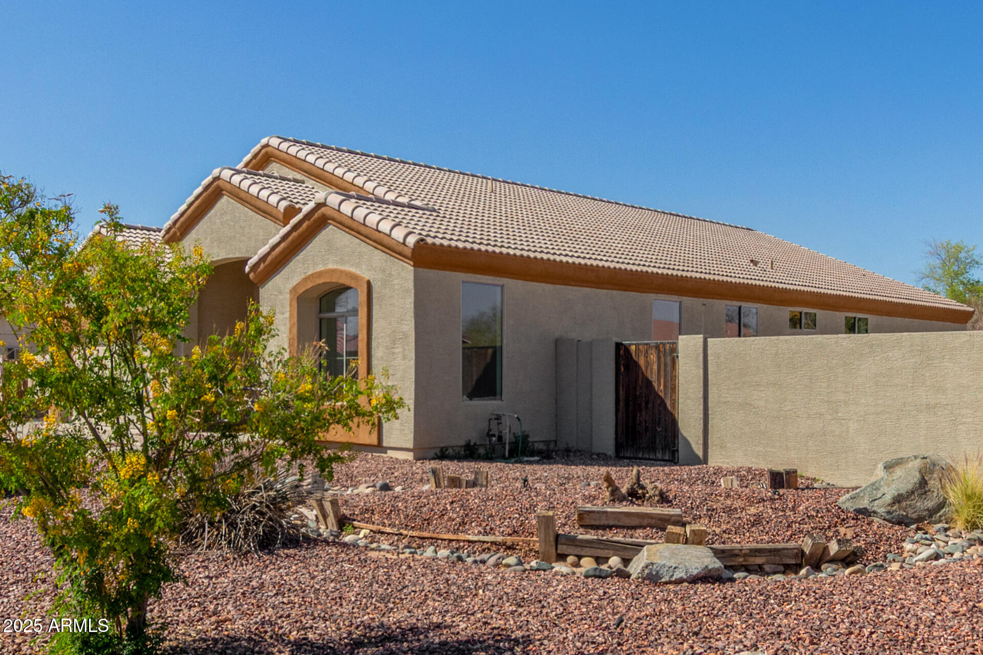 2406 W Darrow Street