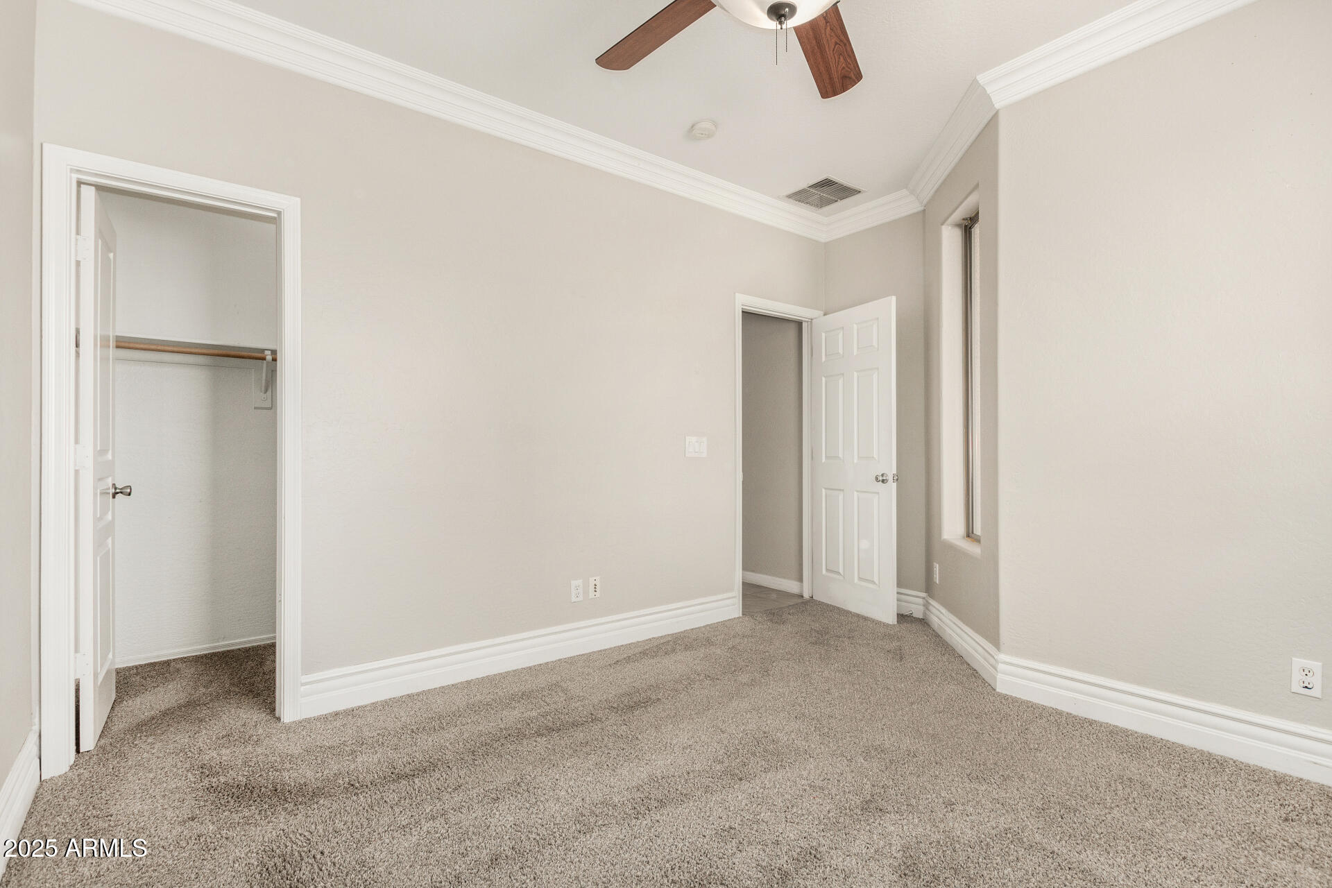 2406 W Darrow Street