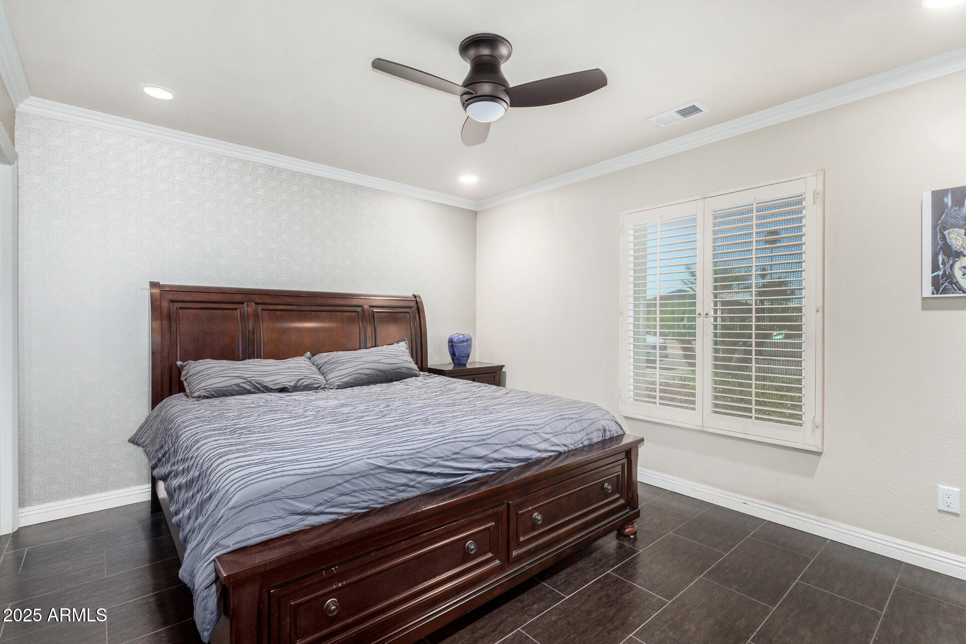 2314 W PARADISE Drive