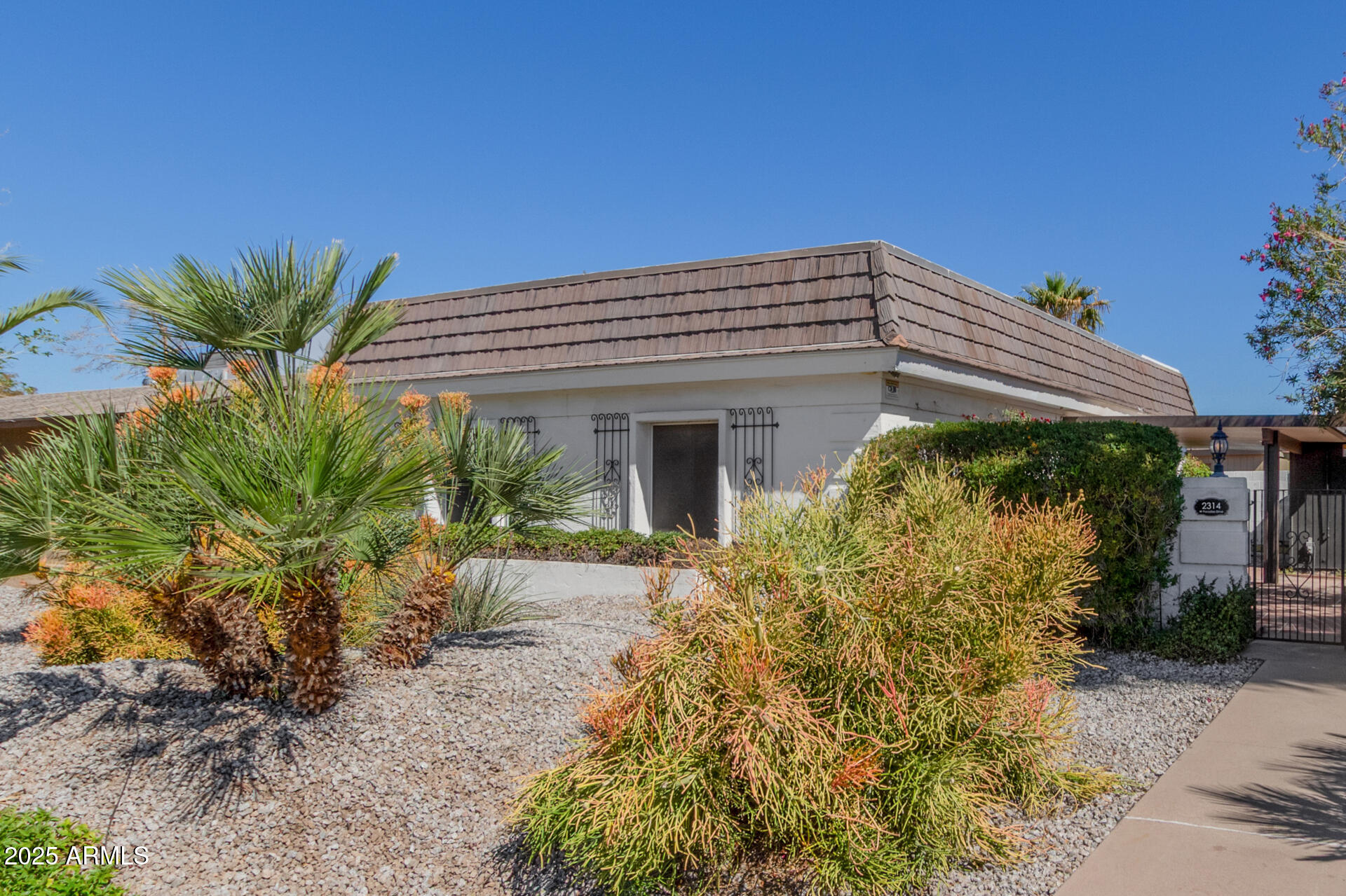 2314 W PARADISE Drive