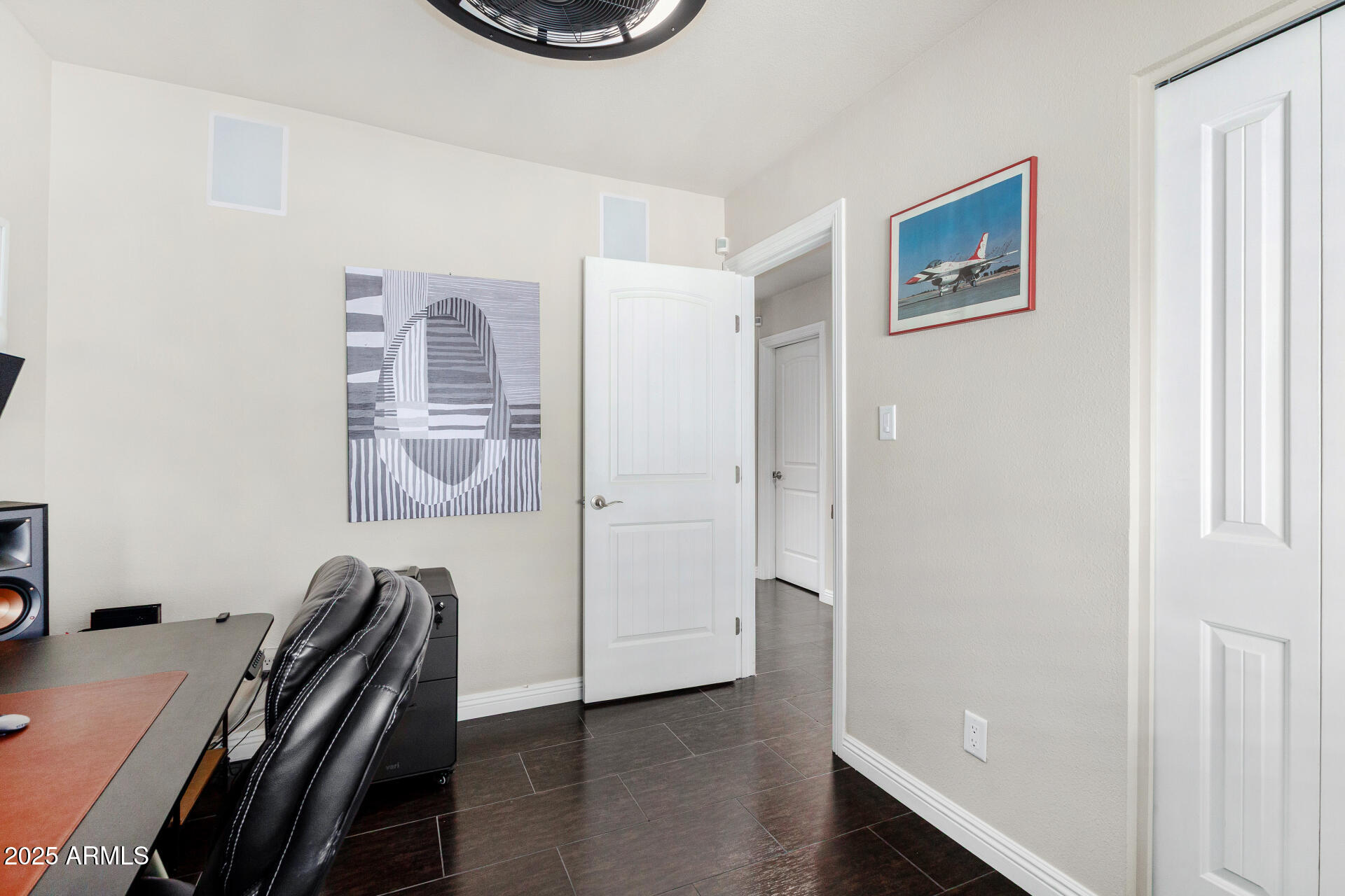 2314 W PARADISE Drive