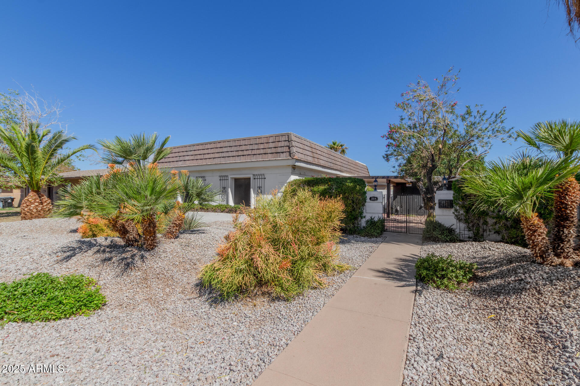 2314 W PARADISE Drive