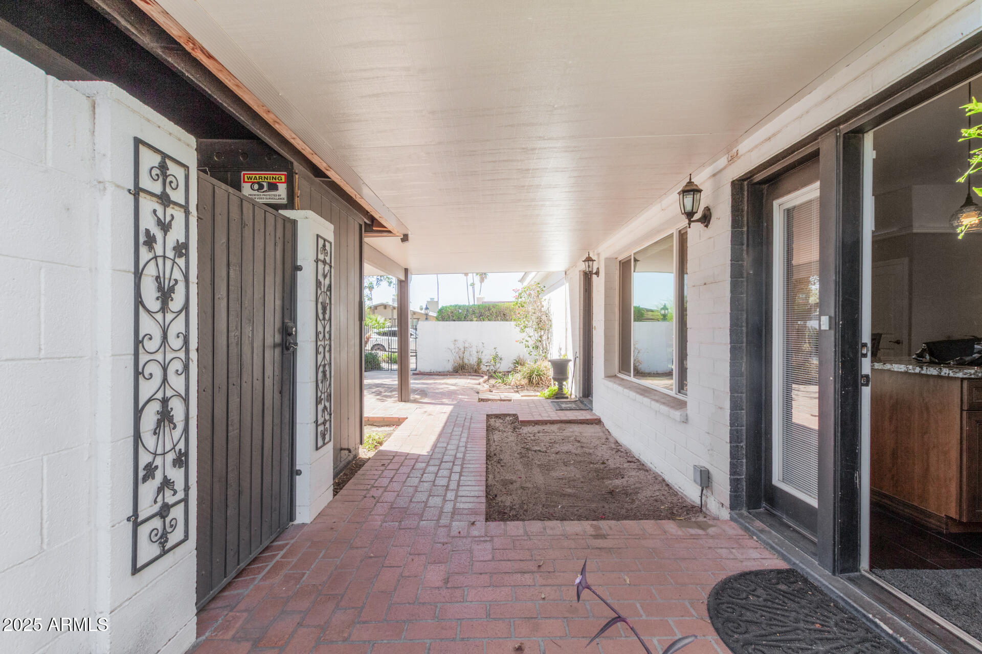 2314 W PARADISE Drive