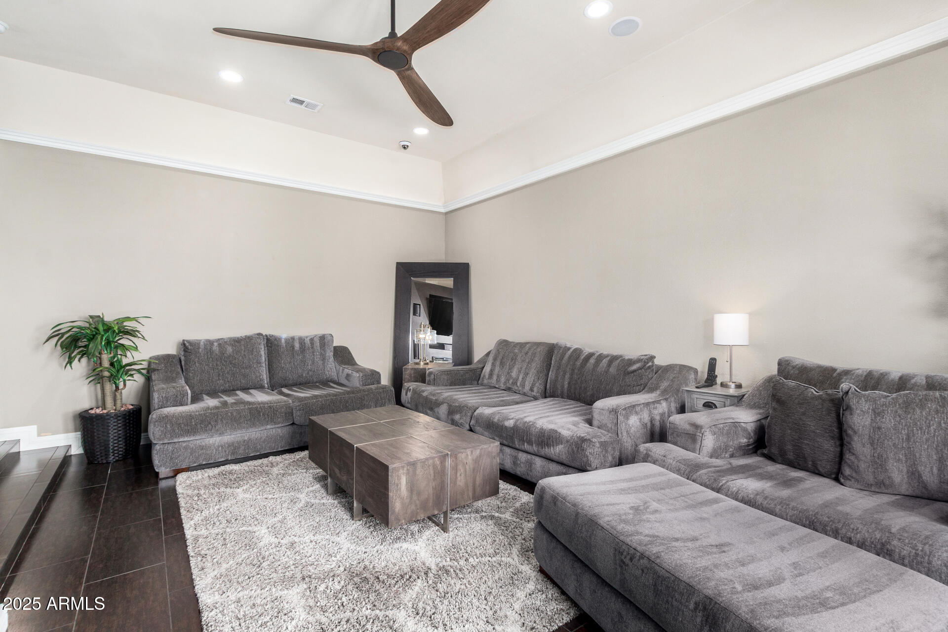 2314 W PARADISE Drive