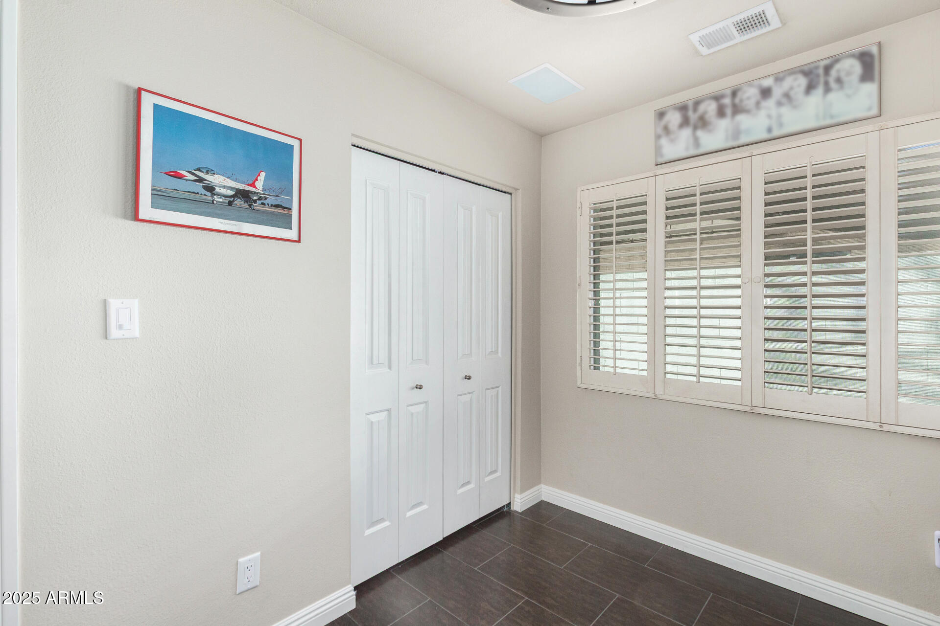 2314 W PARADISE Drive