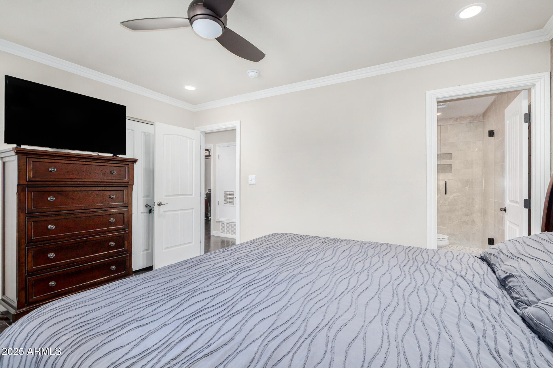 2314 W PARADISE Drive