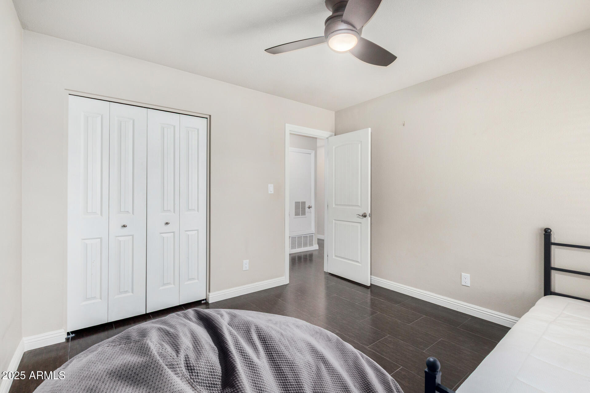 2314 W PARADISE Drive