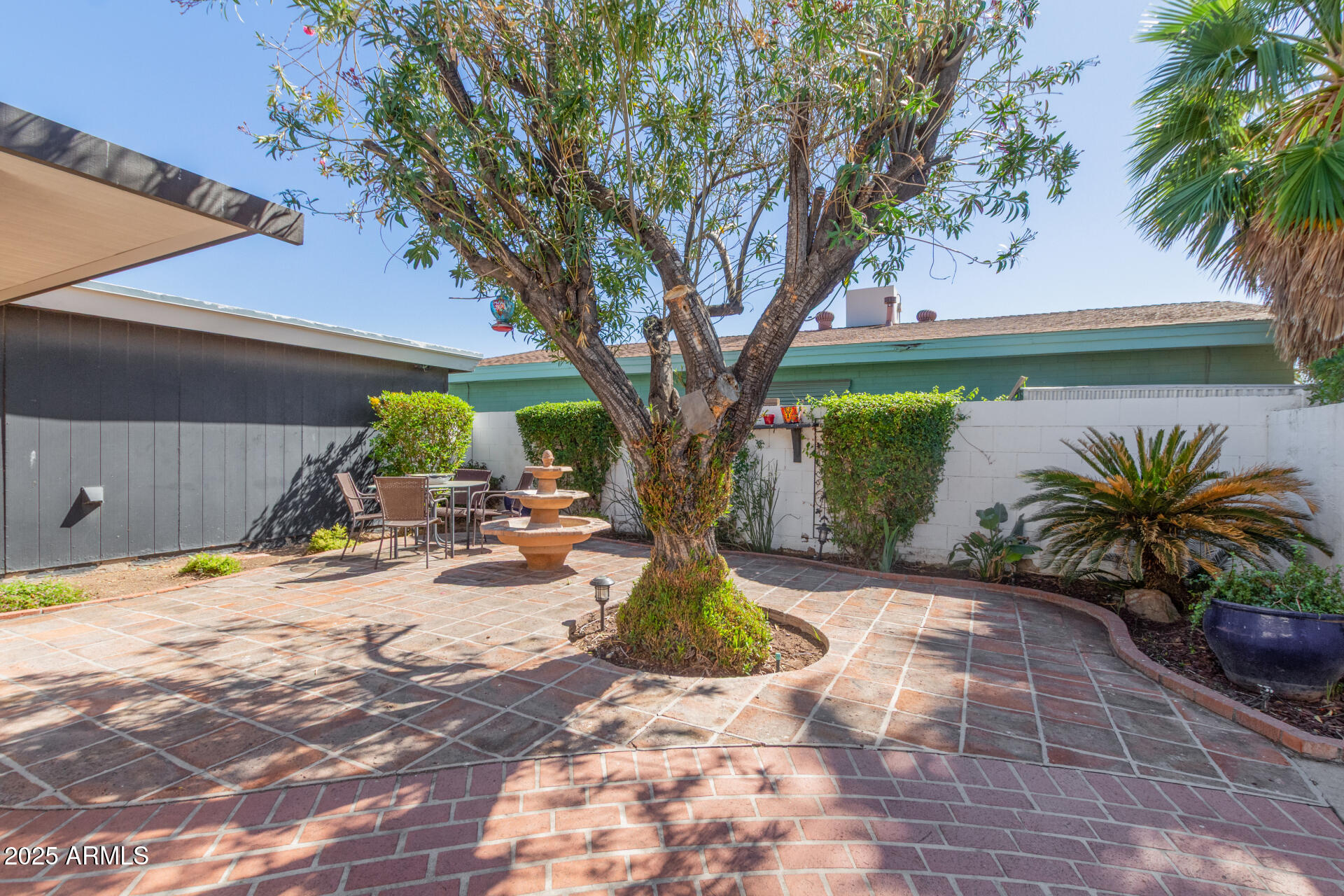 2314 W PARADISE Drive