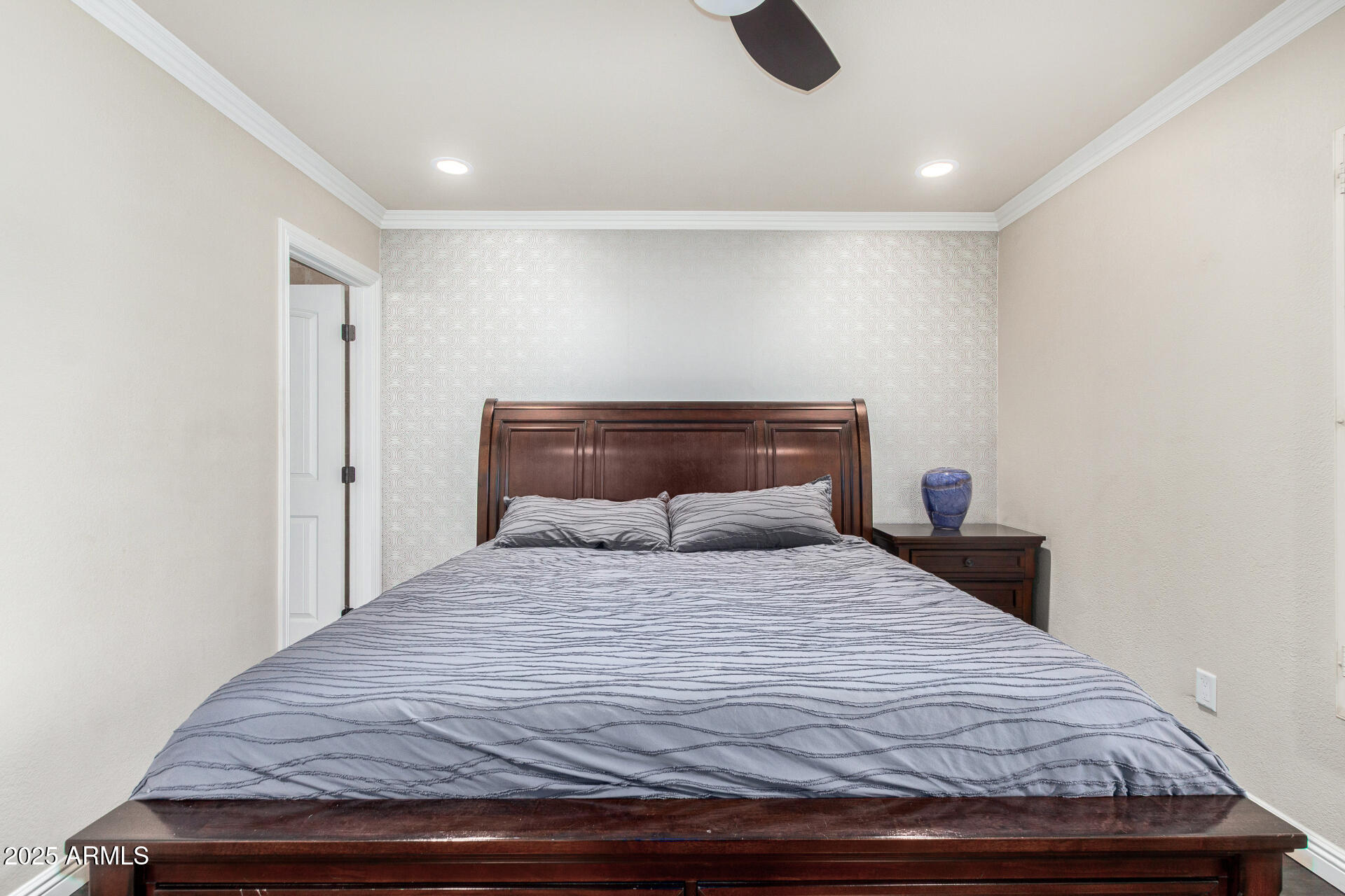 2314 W PARADISE Drive