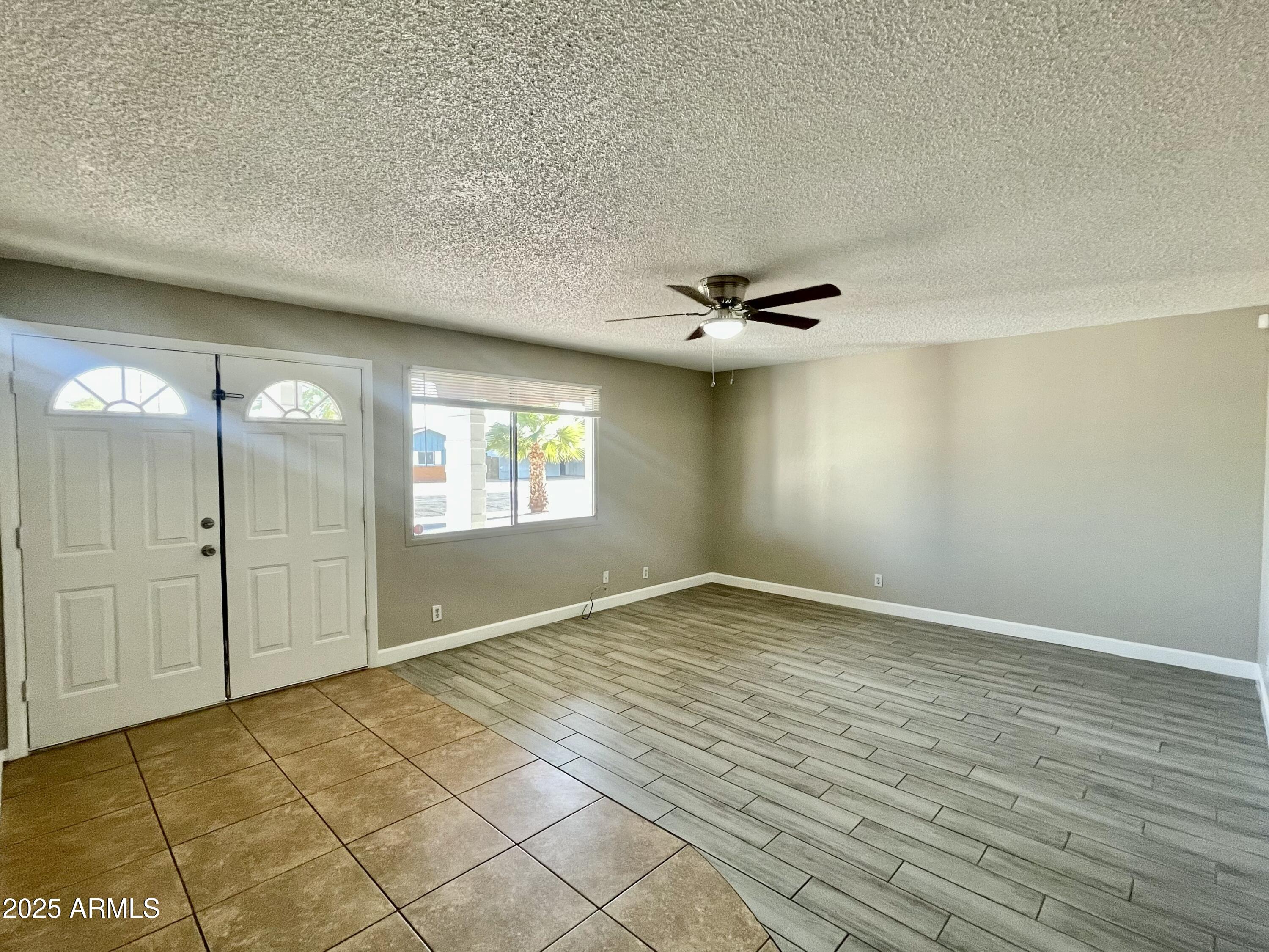 2220 W JOAN DE ARC Avenue