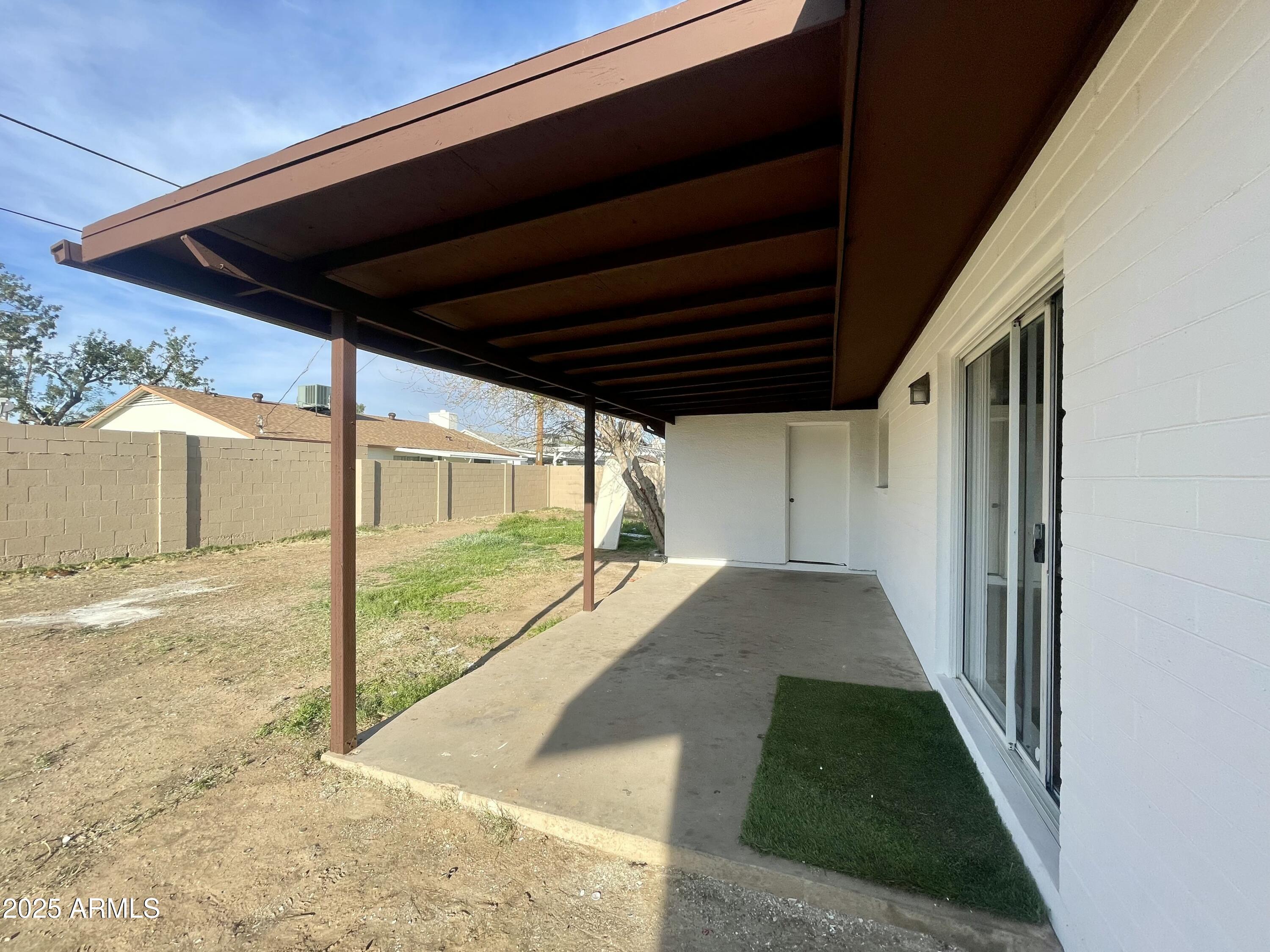 2220 W JOAN DE ARC Avenue