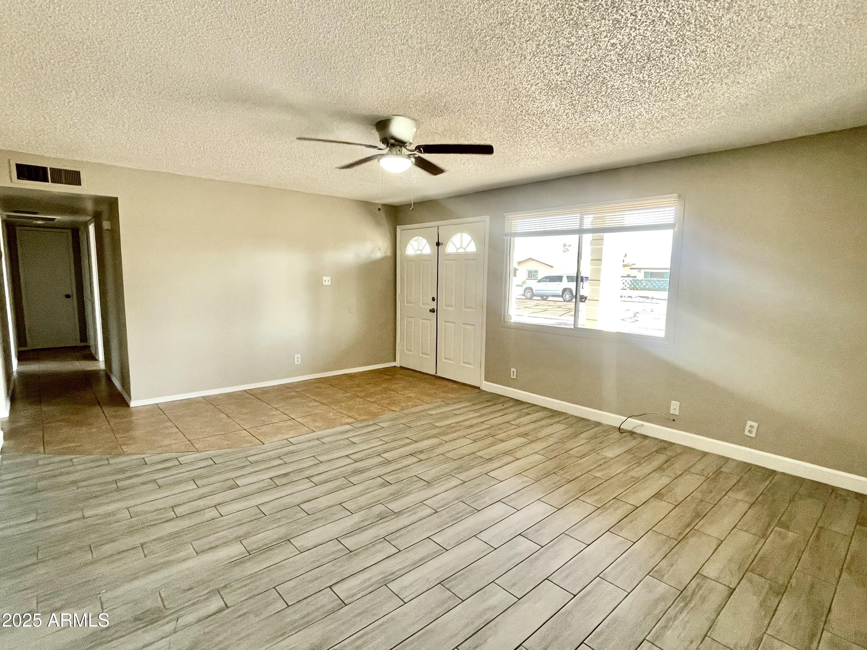 2220 W JOAN DE ARC Avenue