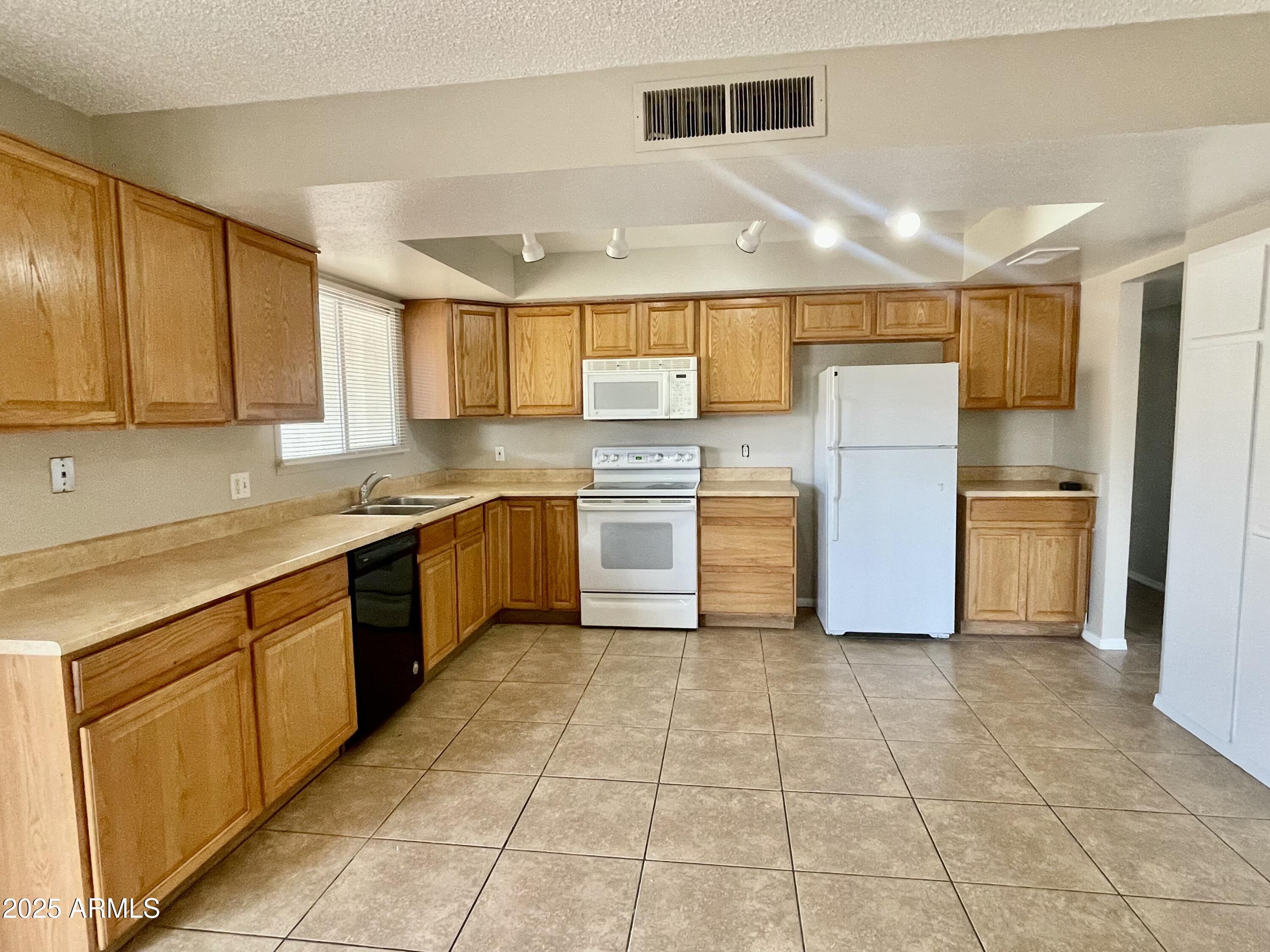 2220 W JOAN DE ARC Avenue