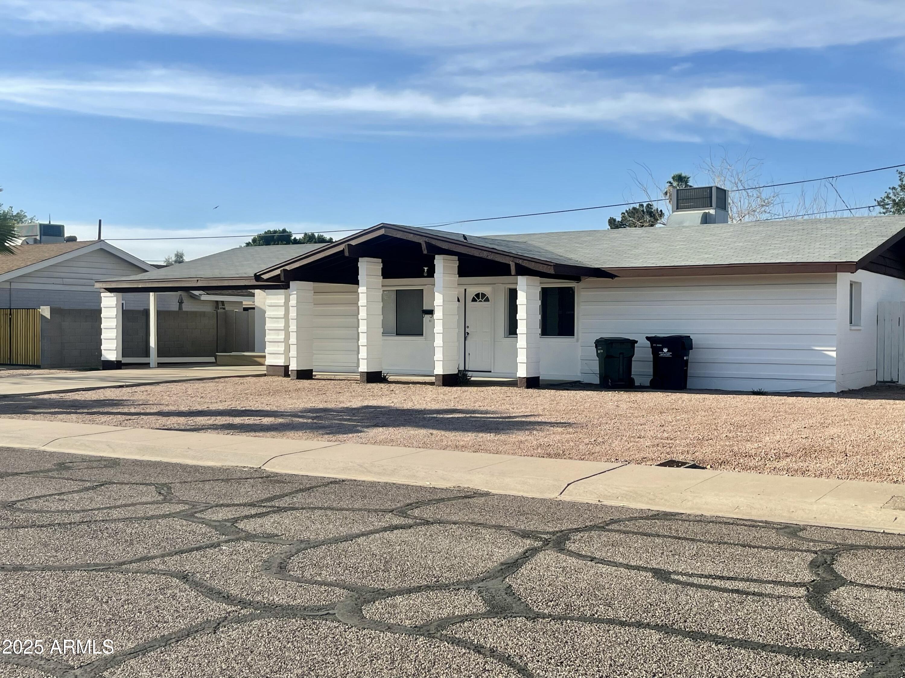 2220 W JOAN DE ARC Avenue