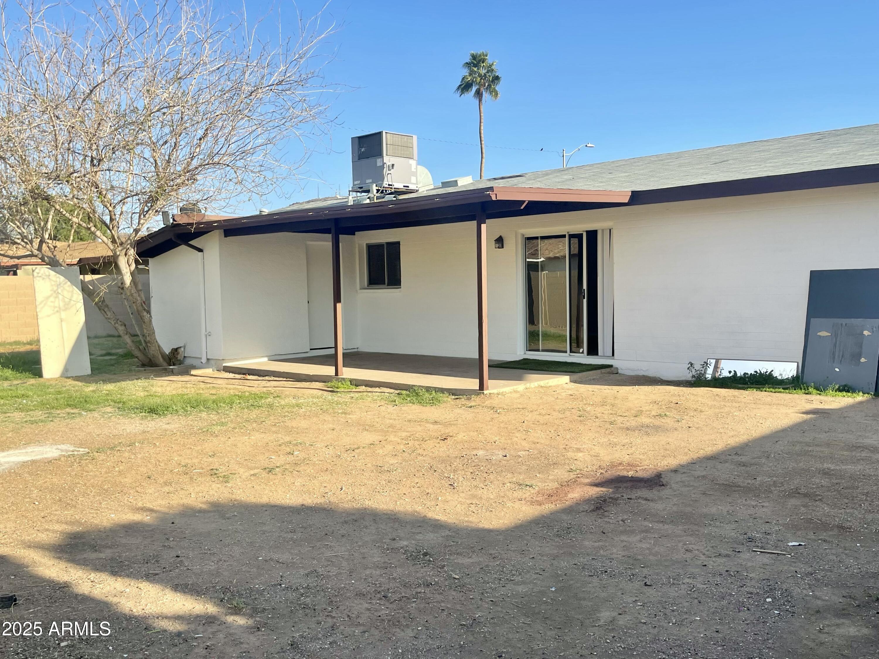 2220 W JOAN DE ARC Avenue