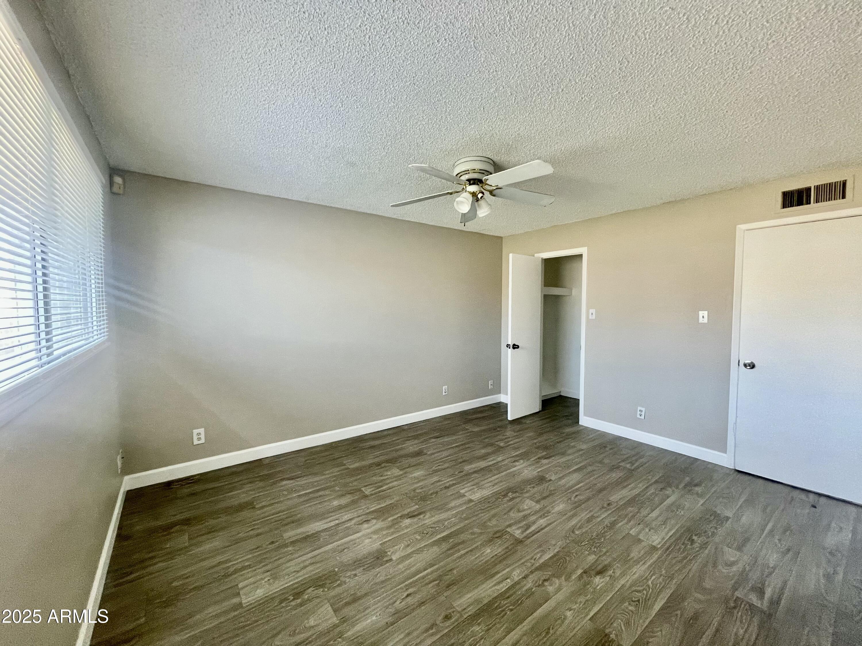 2220 W JOAN DE ARC Avenue