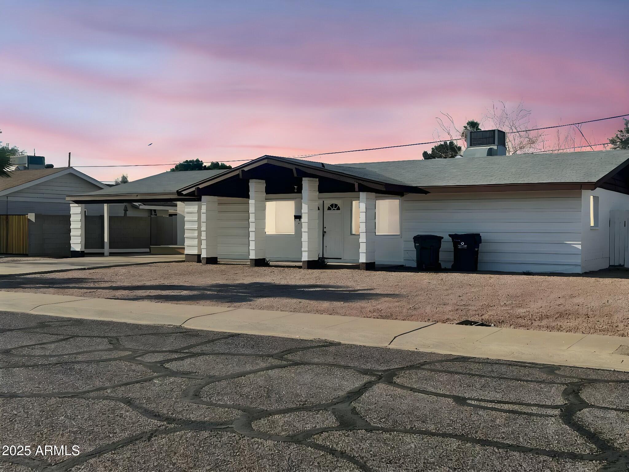 2220 W JOAN DE ARC Avenue