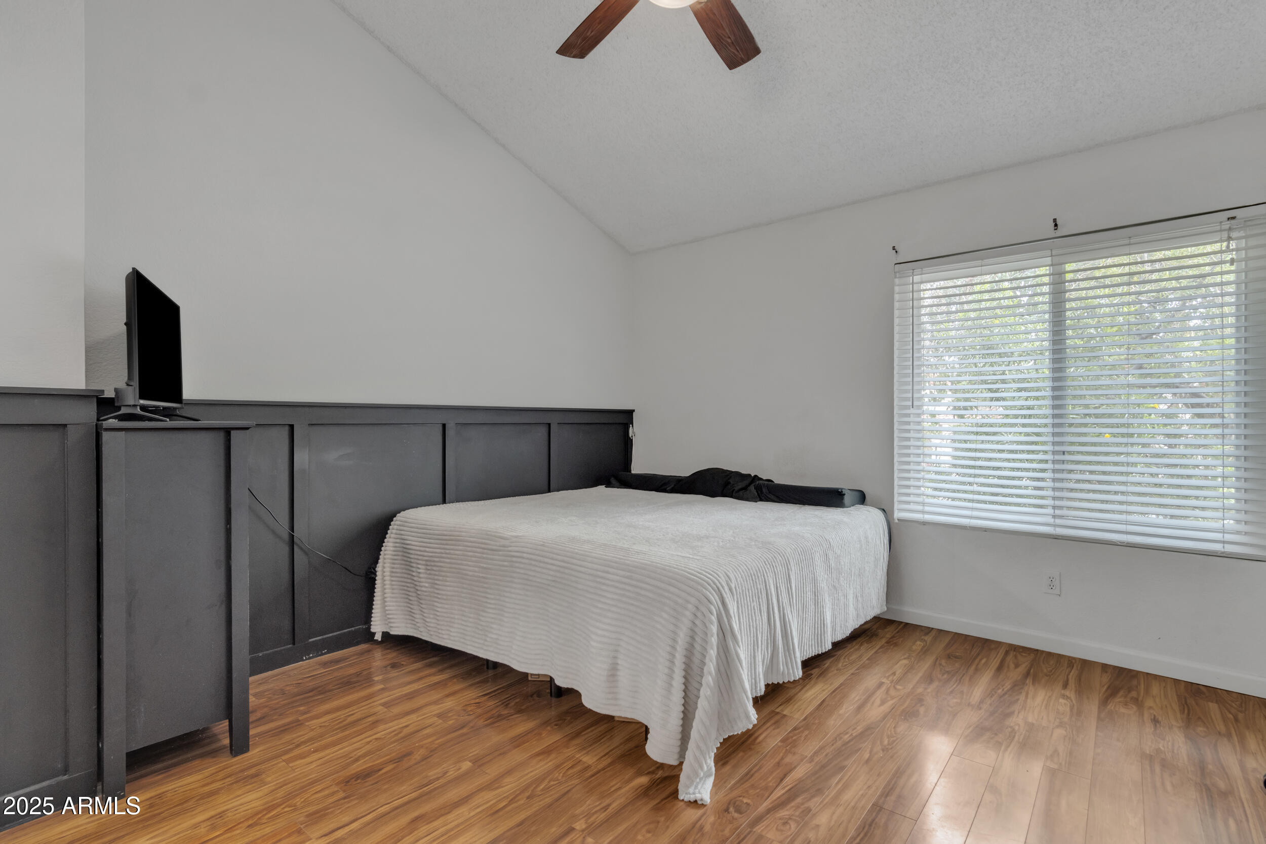 2834 S Extension Road, 1079
