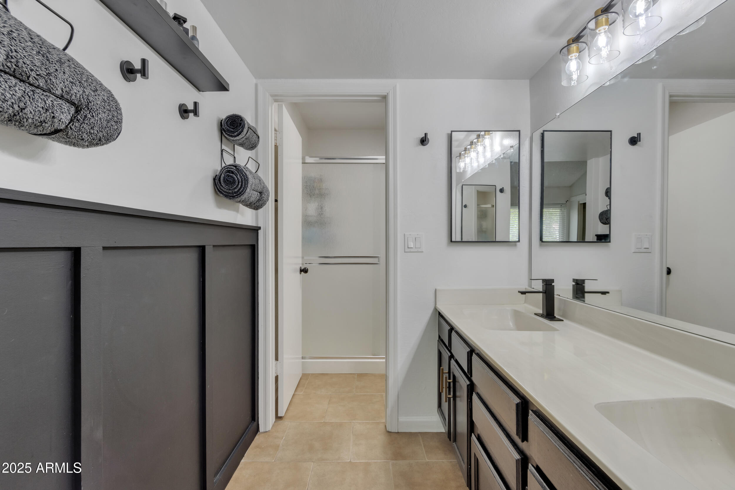 2834 S Extension Road, 1079