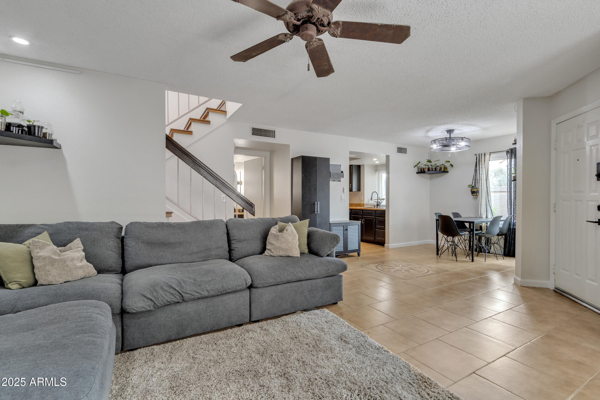 2834 S Extension Road, 1079