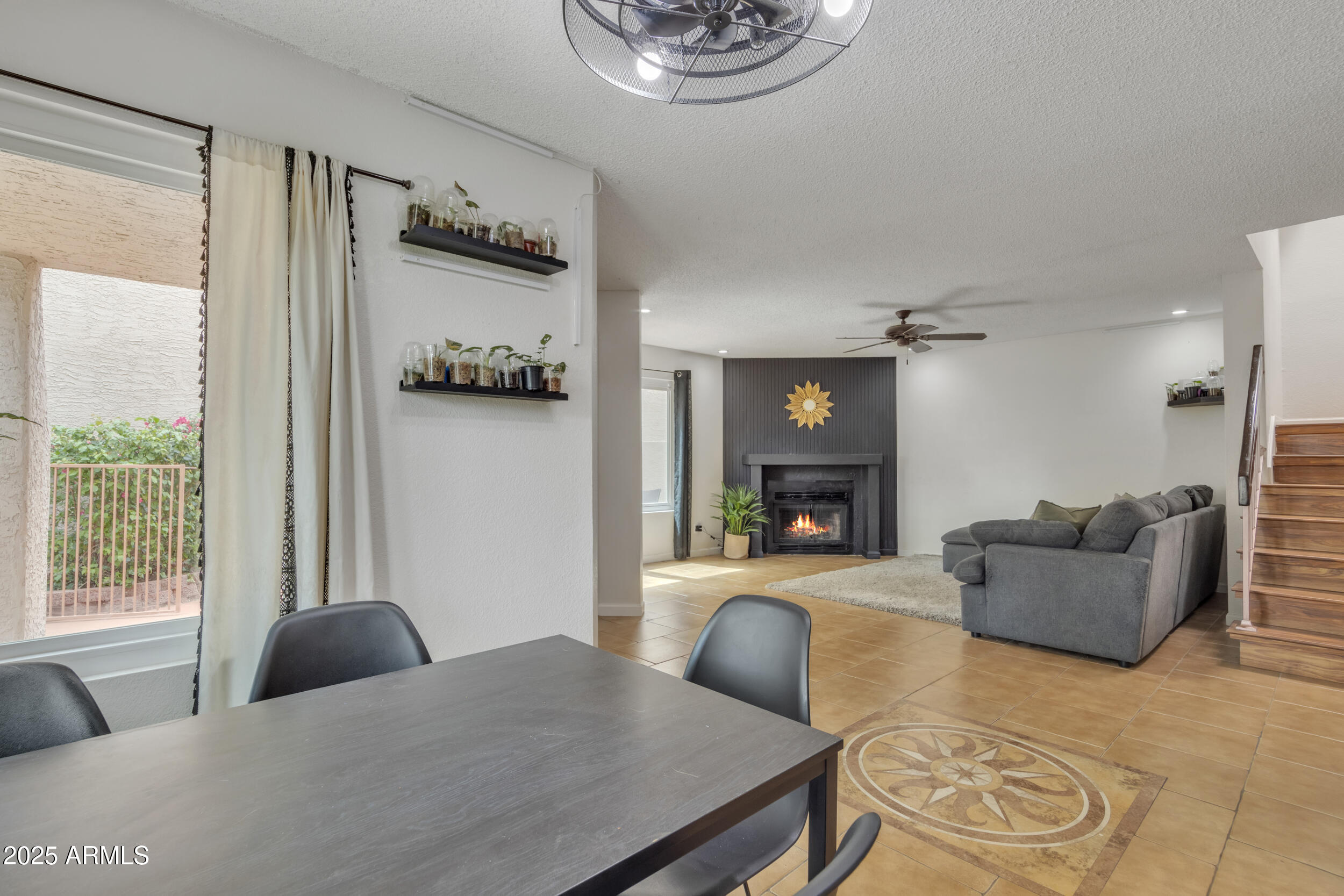 2834 S Extension Road, 1079
